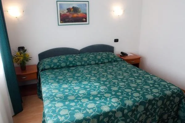 Photo of the whole room, Bed in Hotel Makin