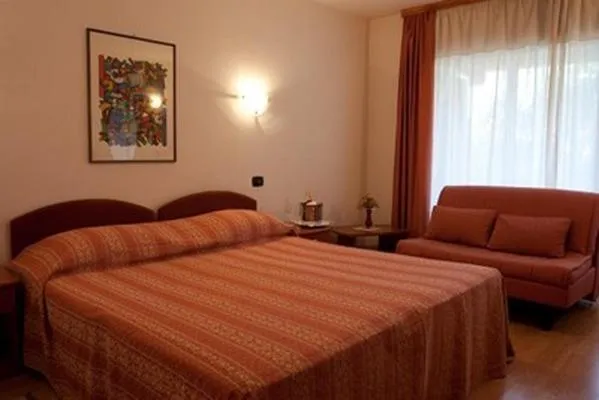 Day, Bed in Hotel Makin