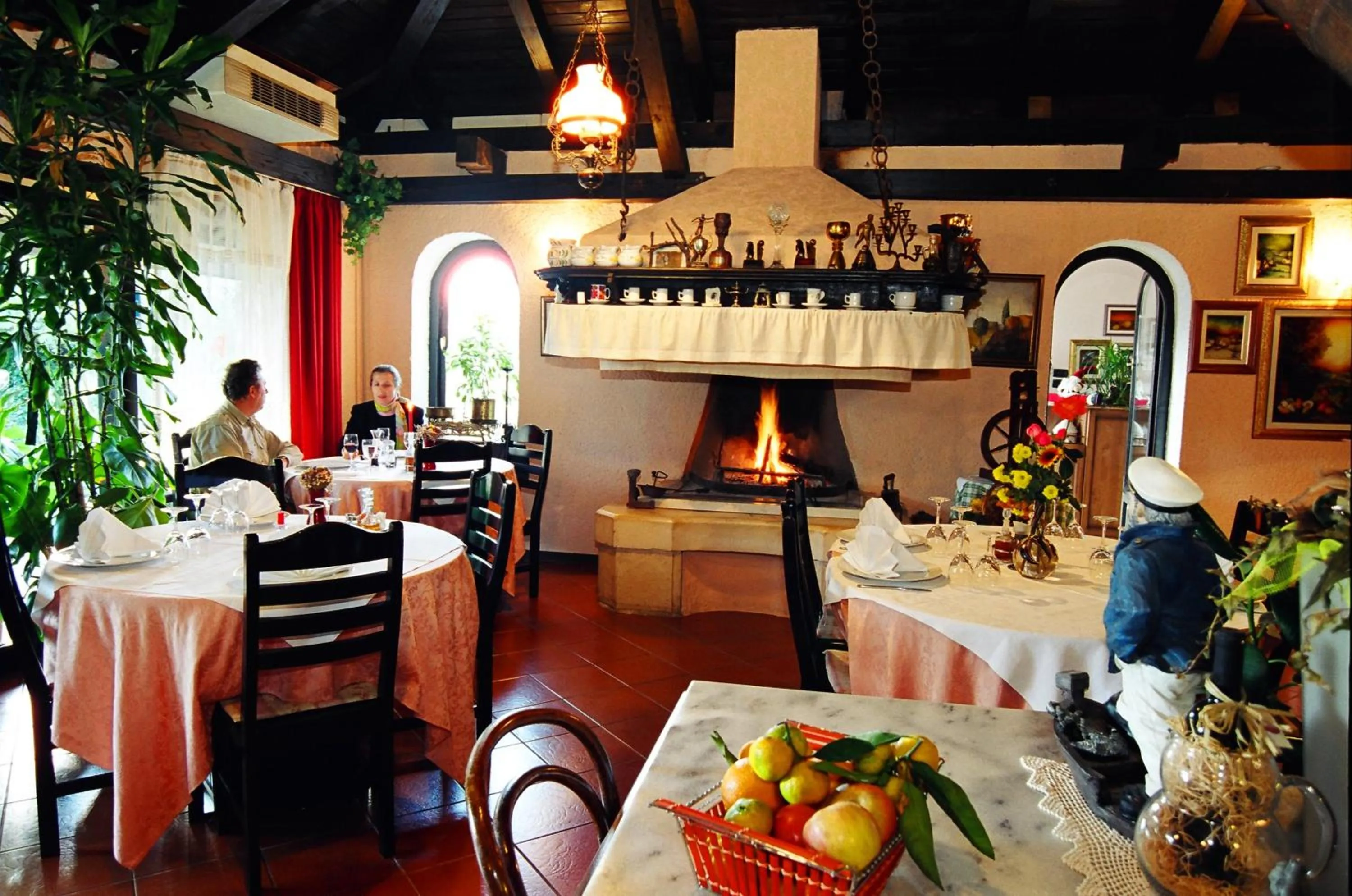 Restaurant/places to eat in Hotel Makin