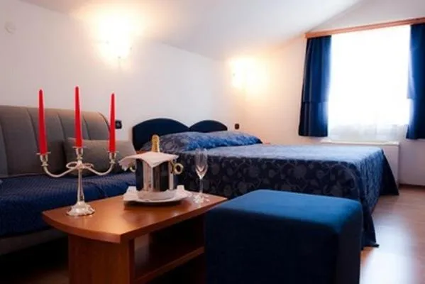 Day, Bed in Hotel Makin