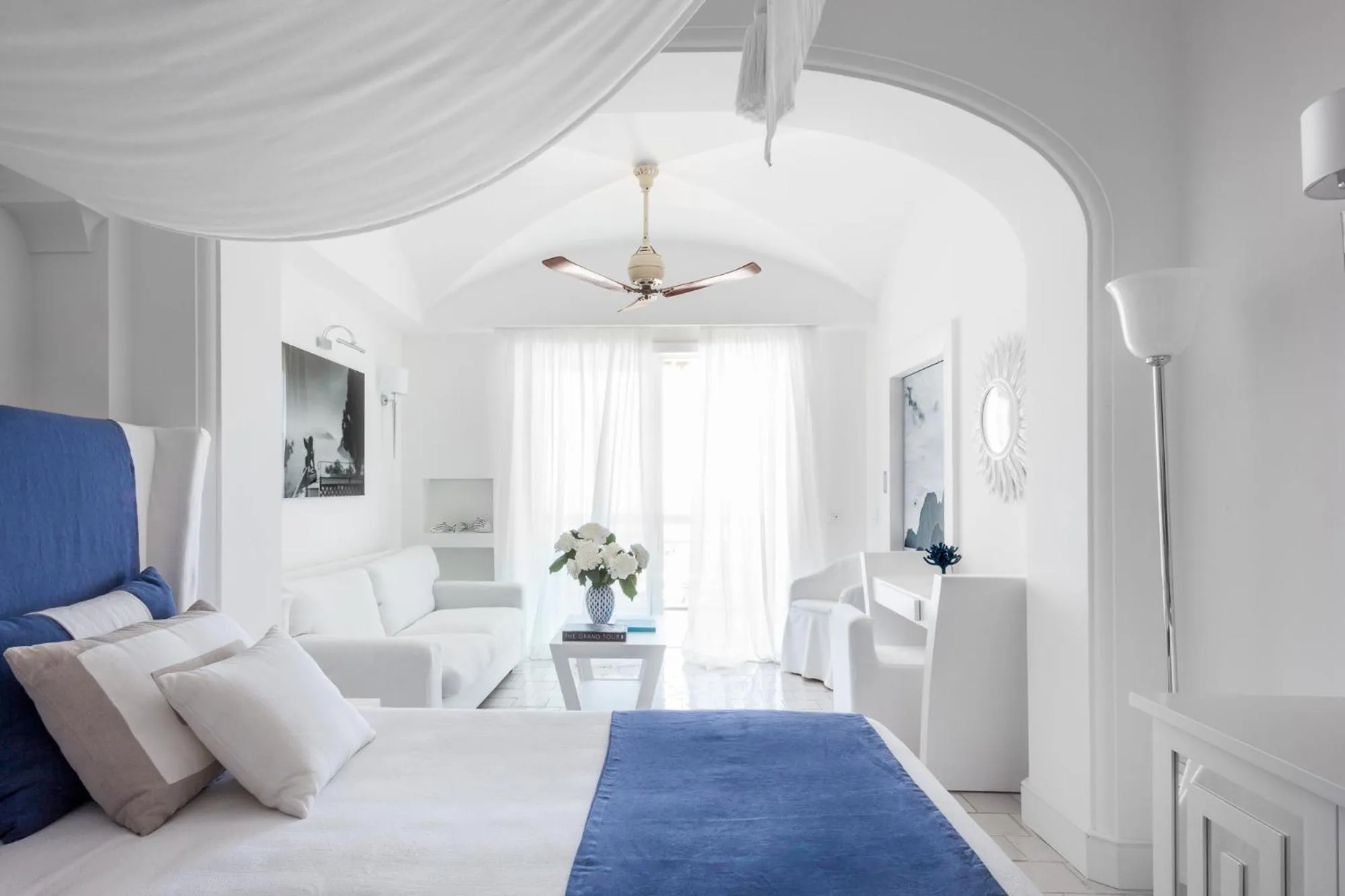 Seating area, Bed in Jumeirah Capri Palace