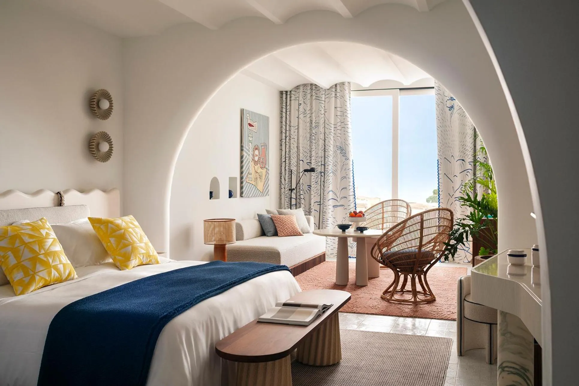 Bedroom, Bed in Jumeirah Capri Palace