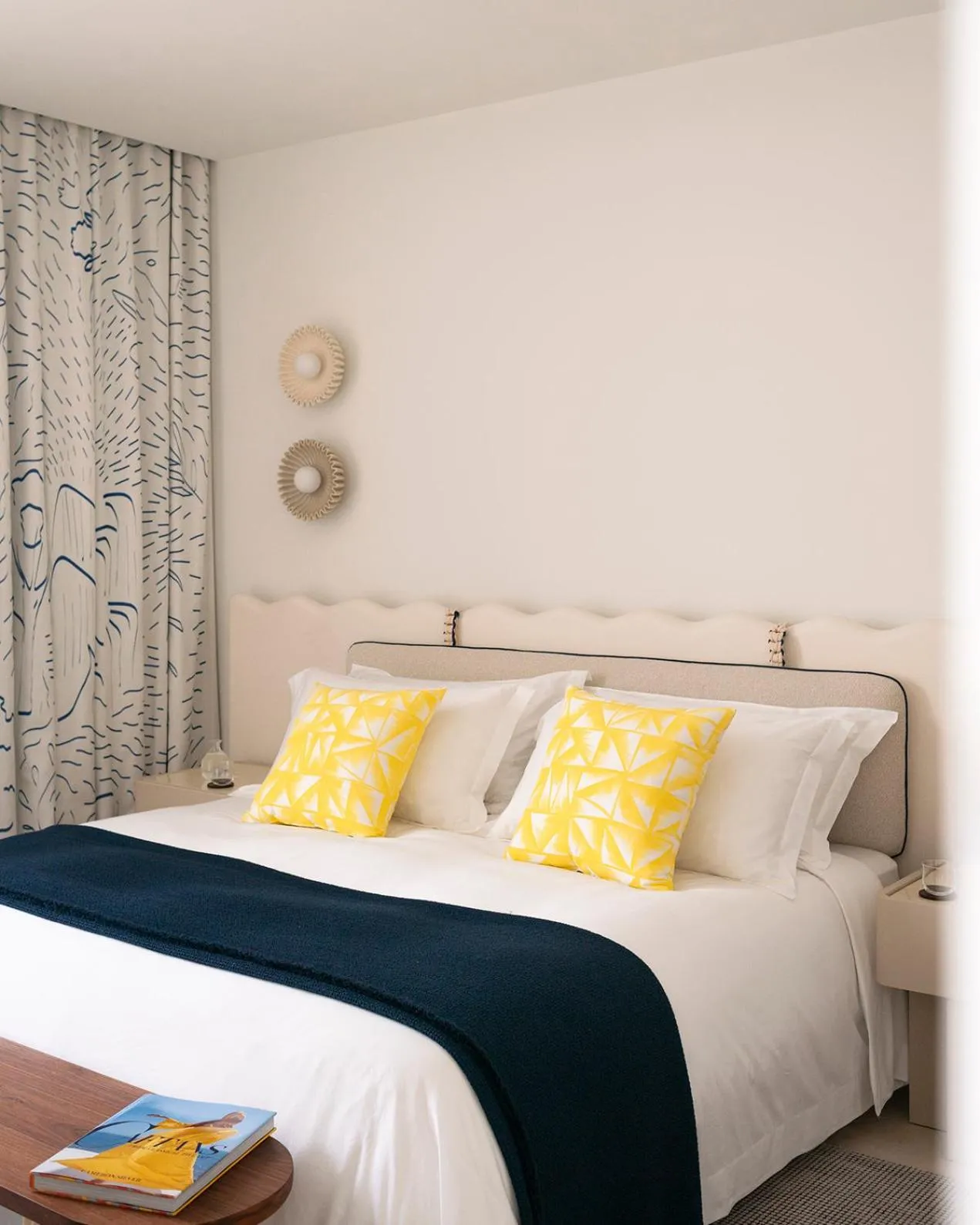 Bedroom, Bed in Jumeirah Capri Palace