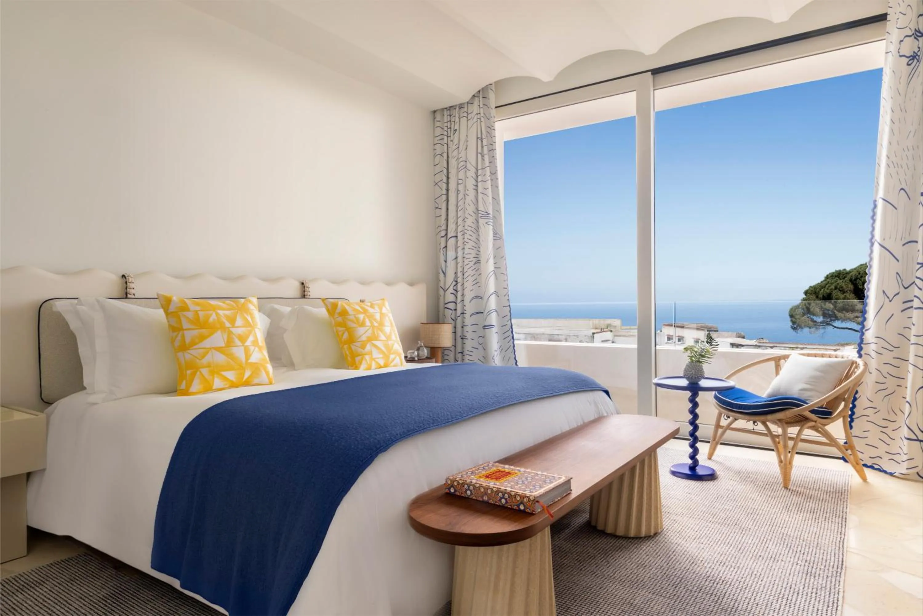 Bedroom, Bed in Jumeirah Capri Palace