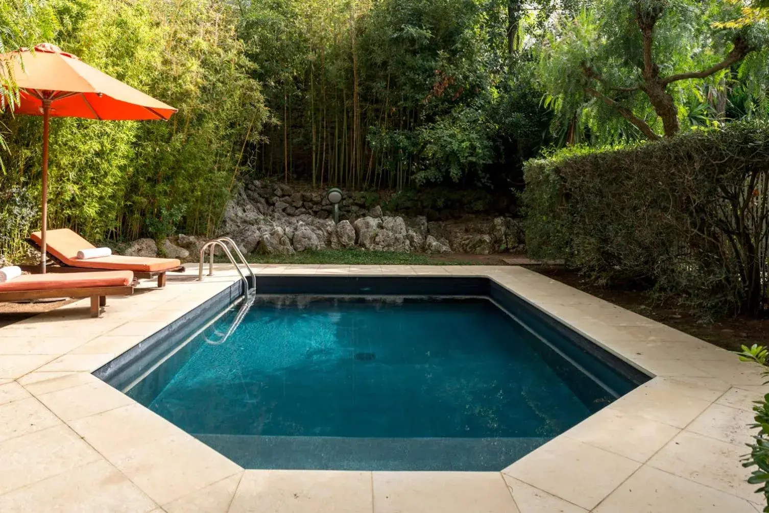 Swimming pool in Jumeirah Capri Palace Swimming pool in Jumeirah Capri Palace