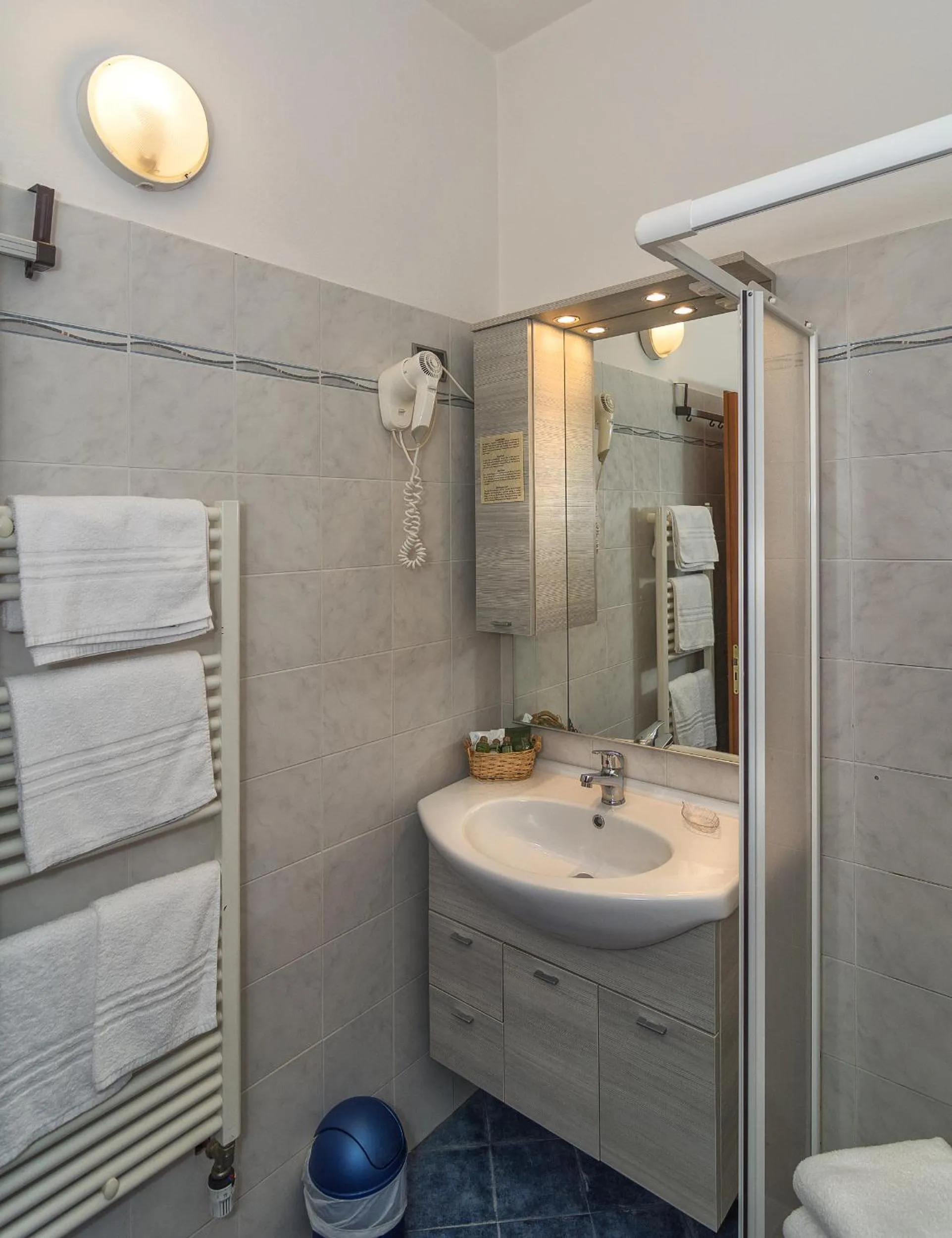 Bathroom in Hotel Siesta