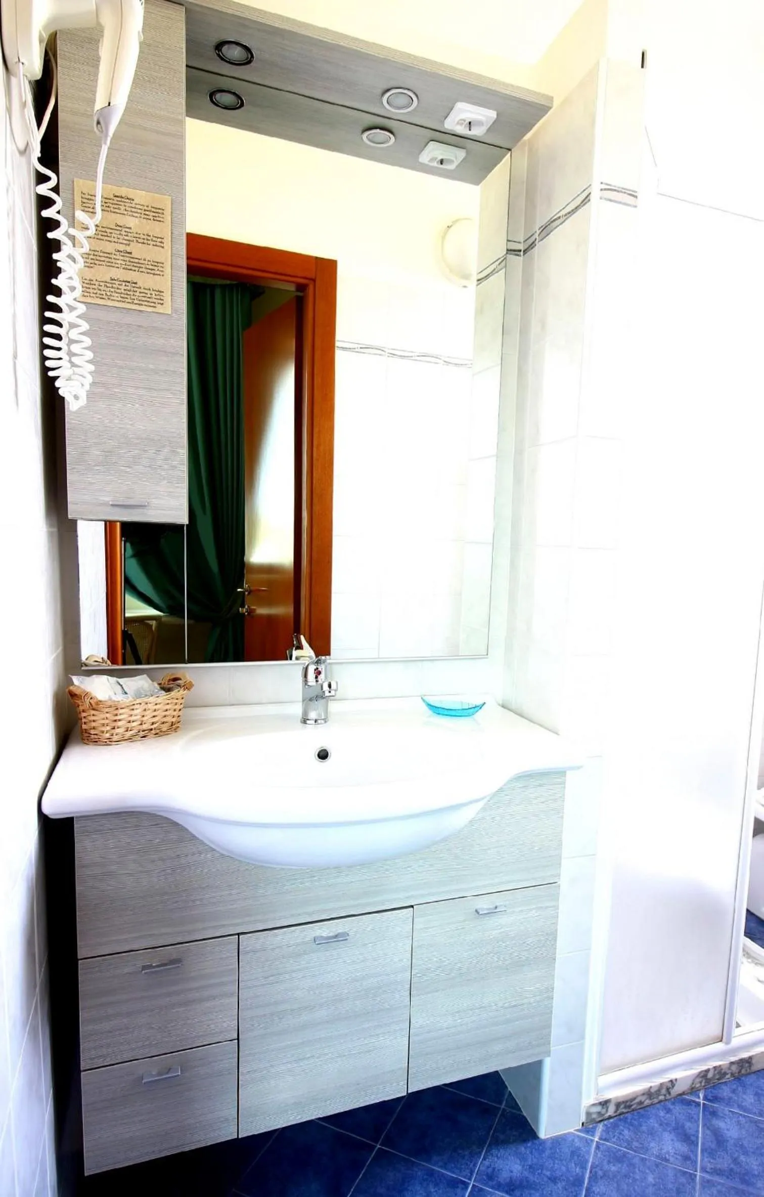 Bathroom in Hotel Siesta