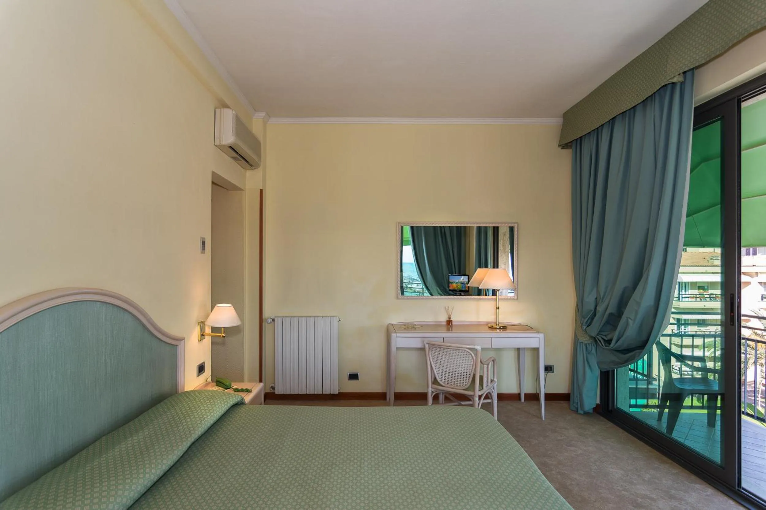 Bedroom in Hotel Siesta