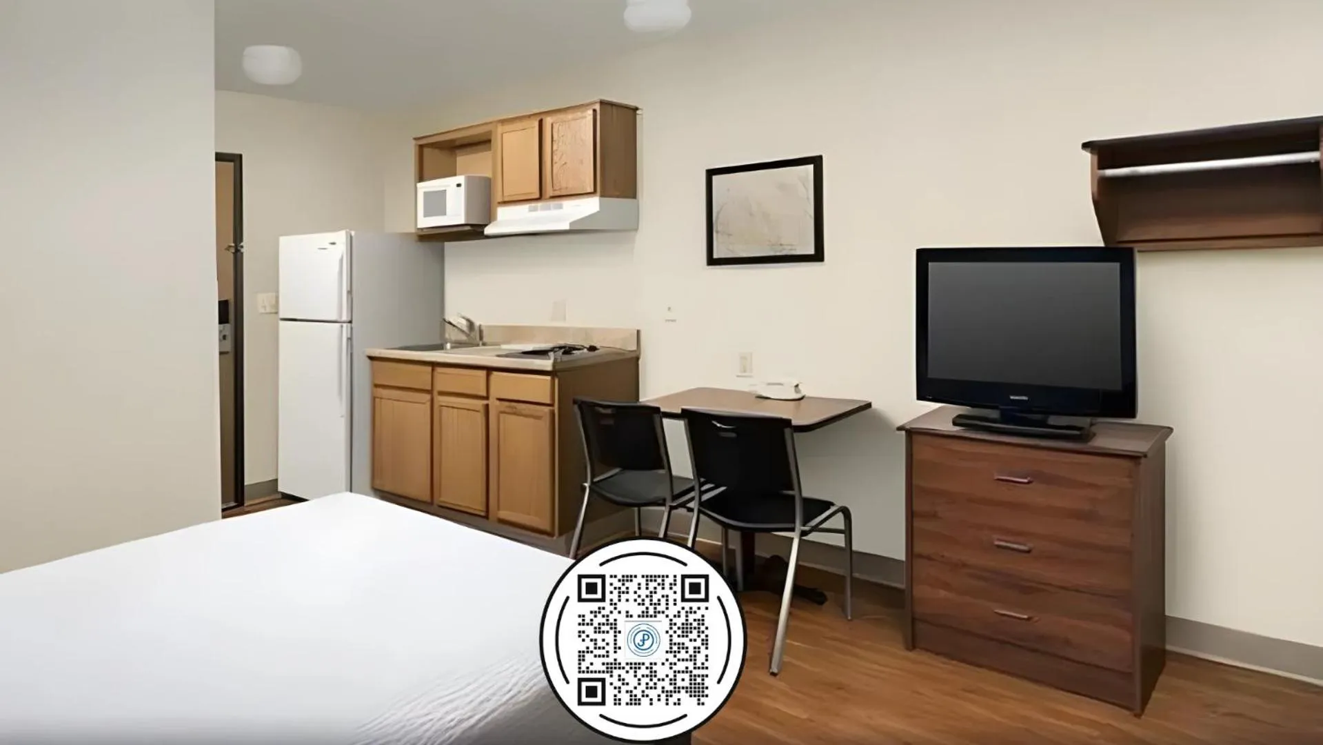 Bed in WoodSpring Suites Houston Baytown