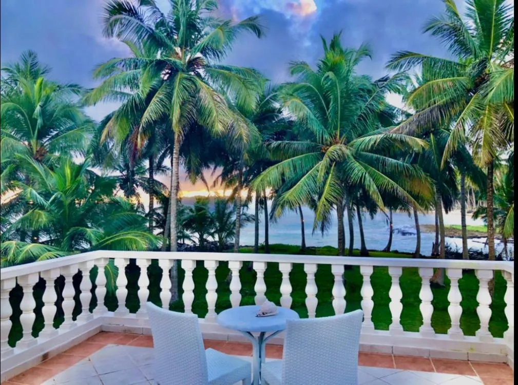 Balcony/Terrace in Baoba Breeze Bed & Breakfast- beachfront paradise