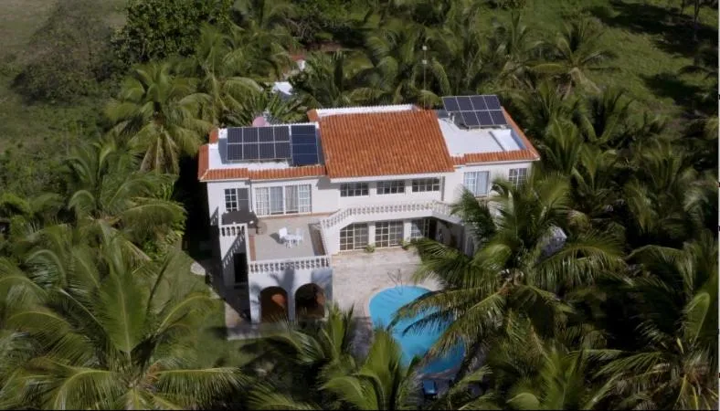 Property building in Baoba Breeze Bed & Breakfast- beachfront paradise