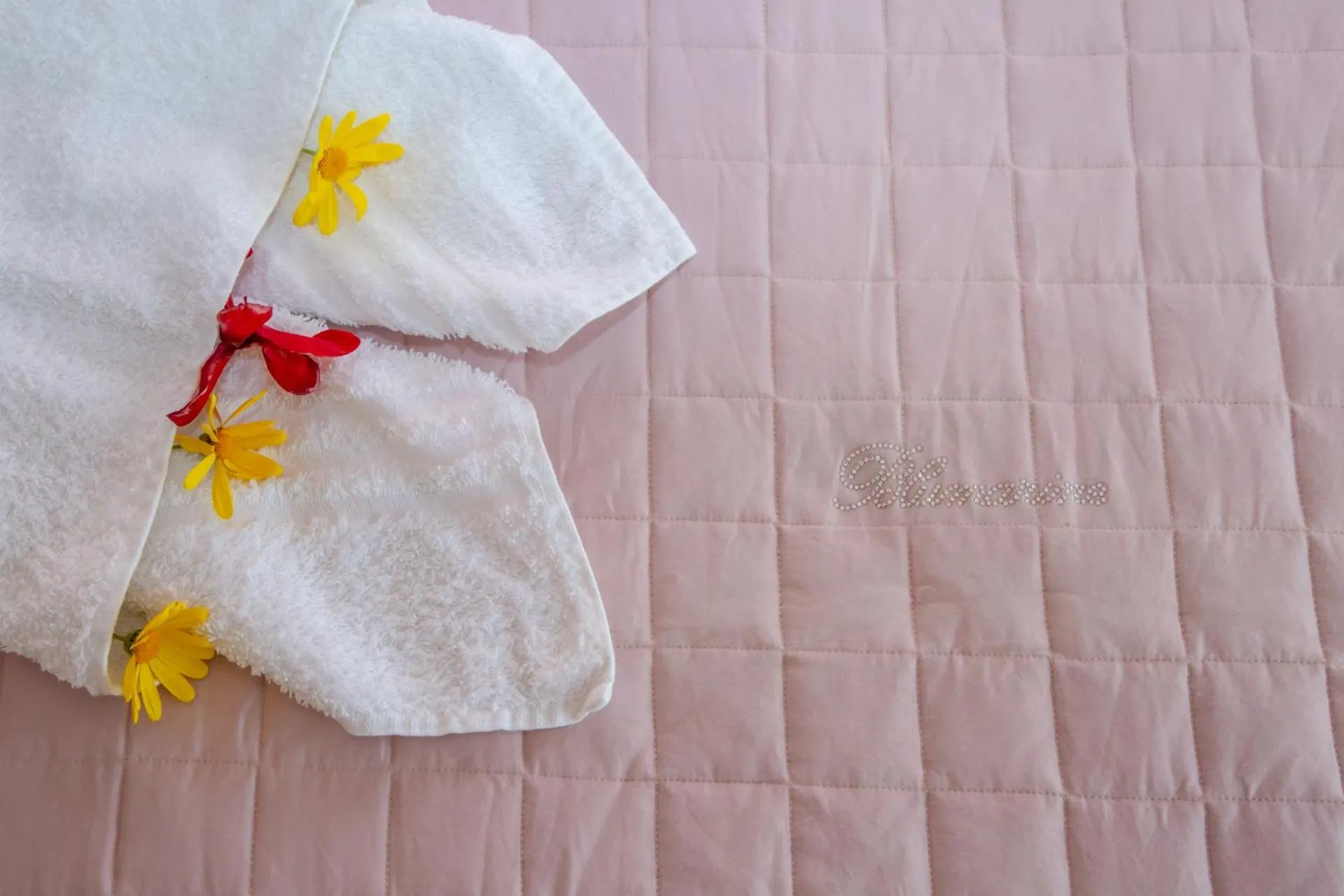 Photo of the whole room, Bed in Haidi House