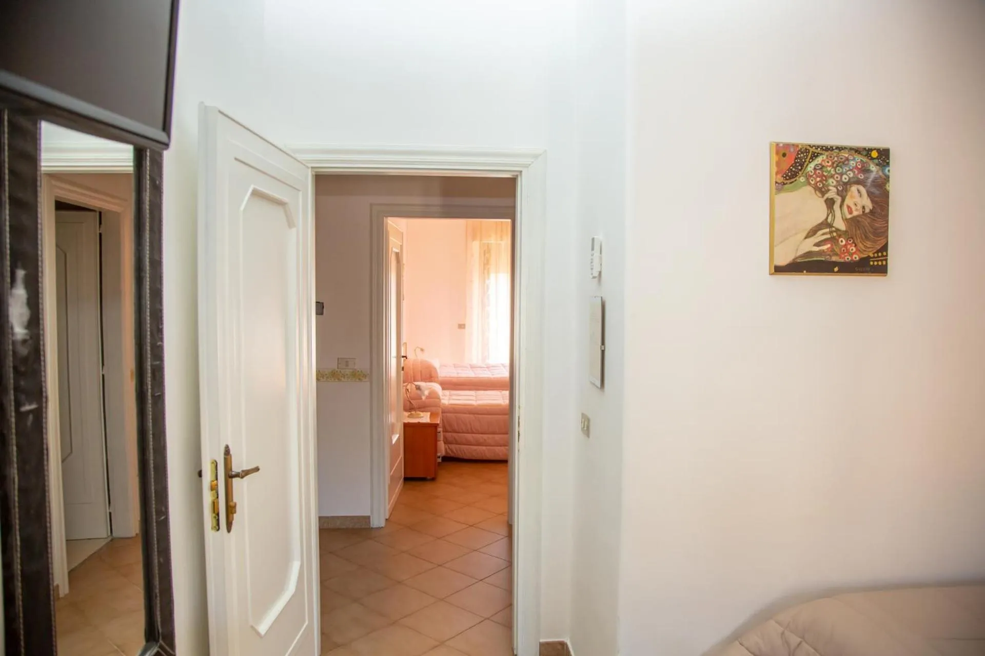 Photo of the whole room, Bed in Haidi House