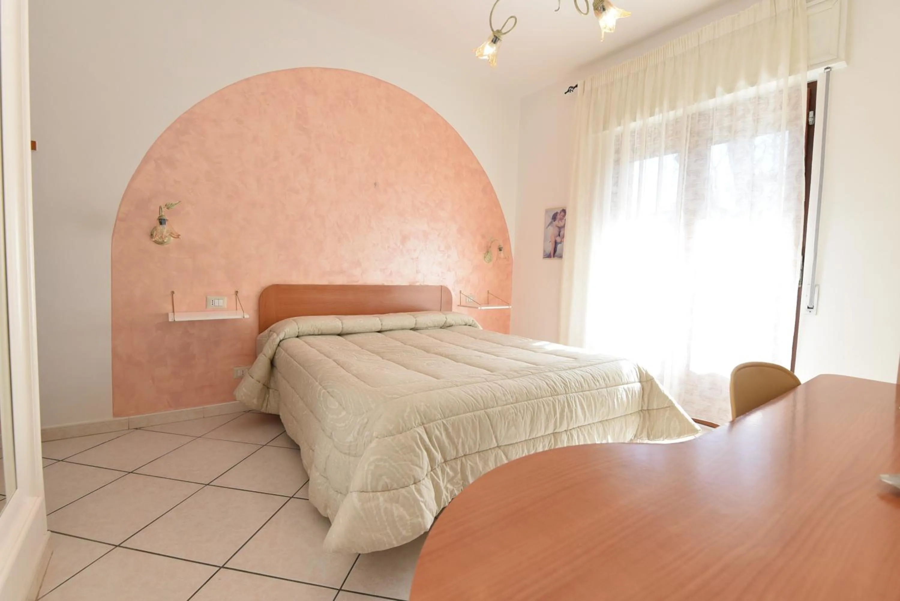 Photo of the whole room, Bed in Haidi House