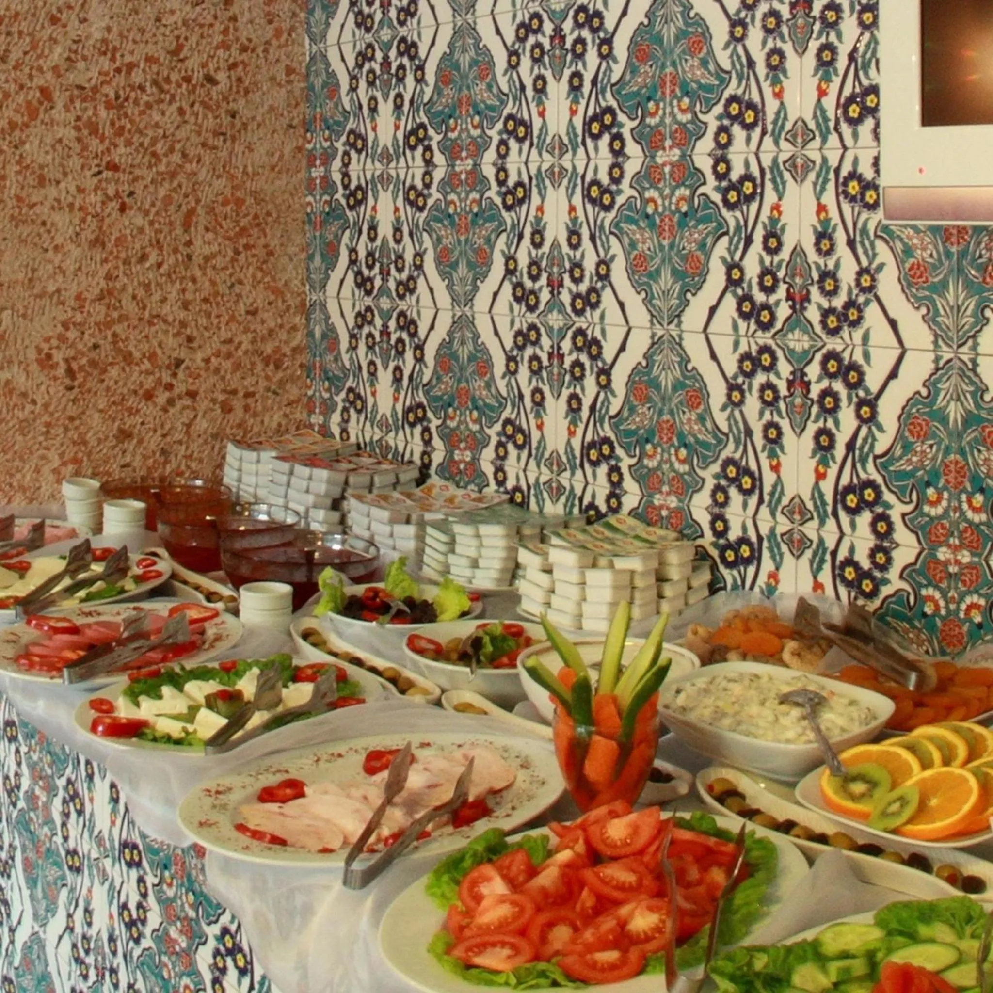 Restaurant/places to eat in Ersari Hotel
