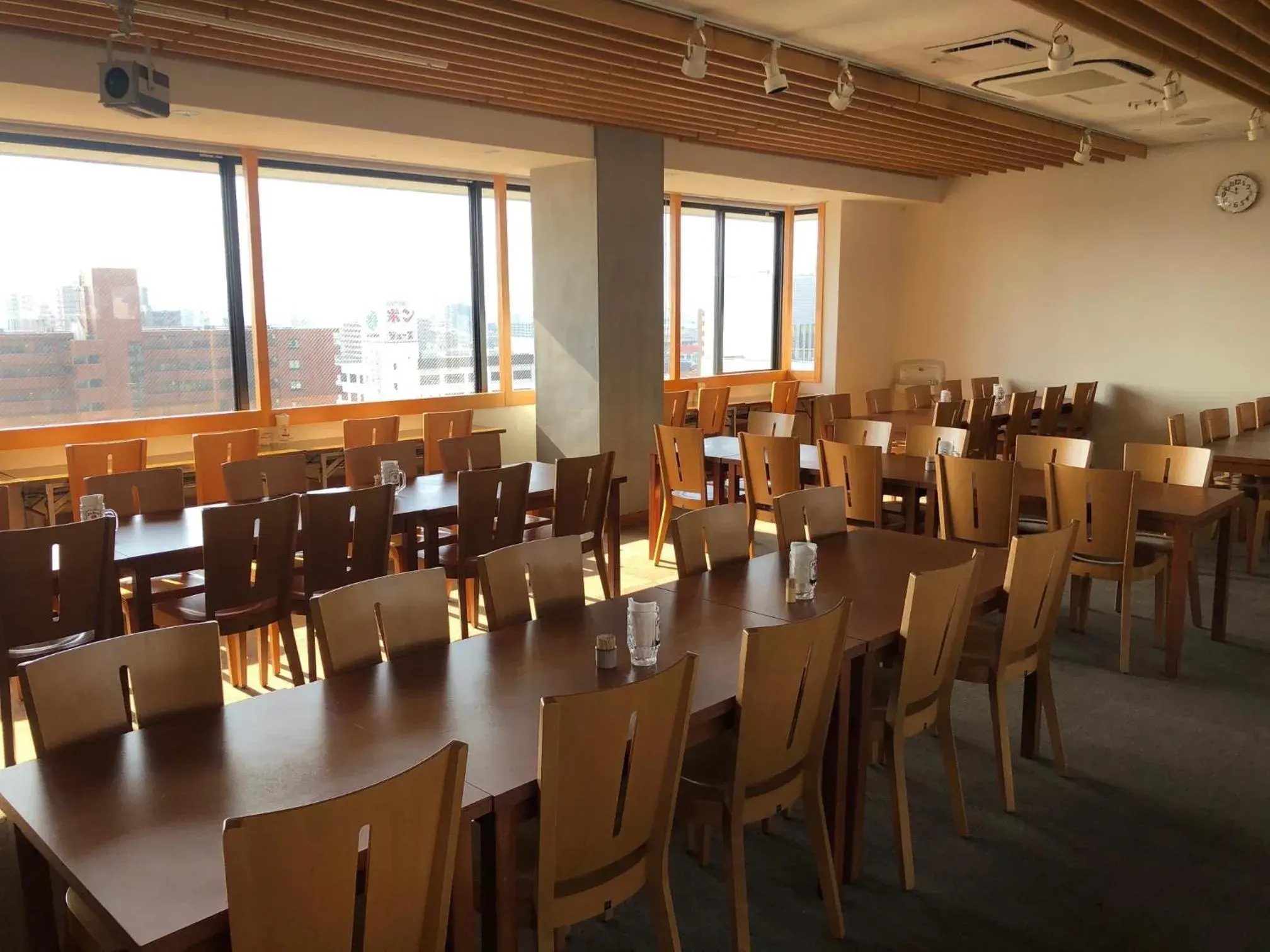 Restaurant/places to eat in Sky Hotel Restaurant/places to eat in Sky Hotel