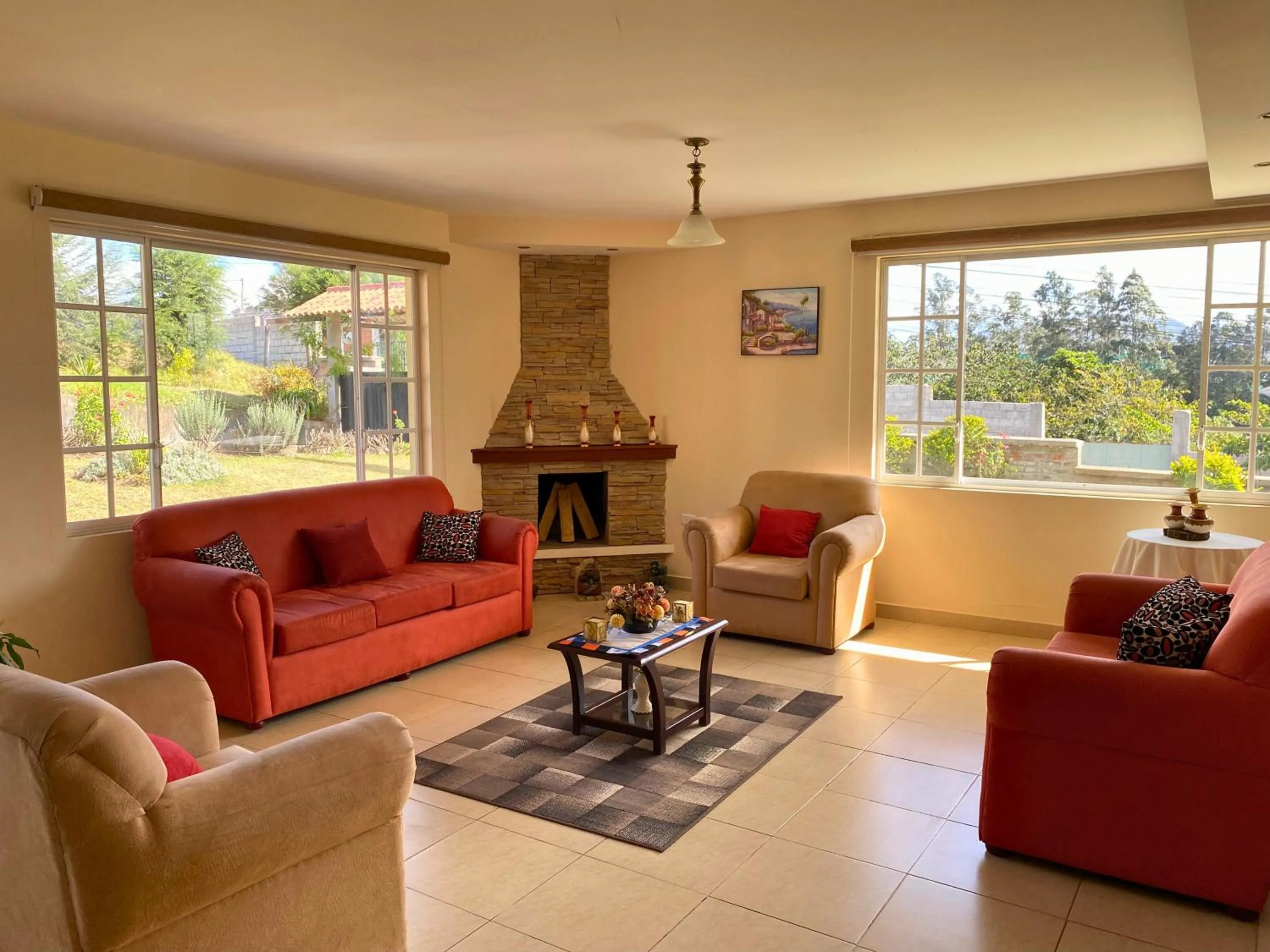 Communal lounge/ TV room in Las Hortensia's Casa De Huespedes