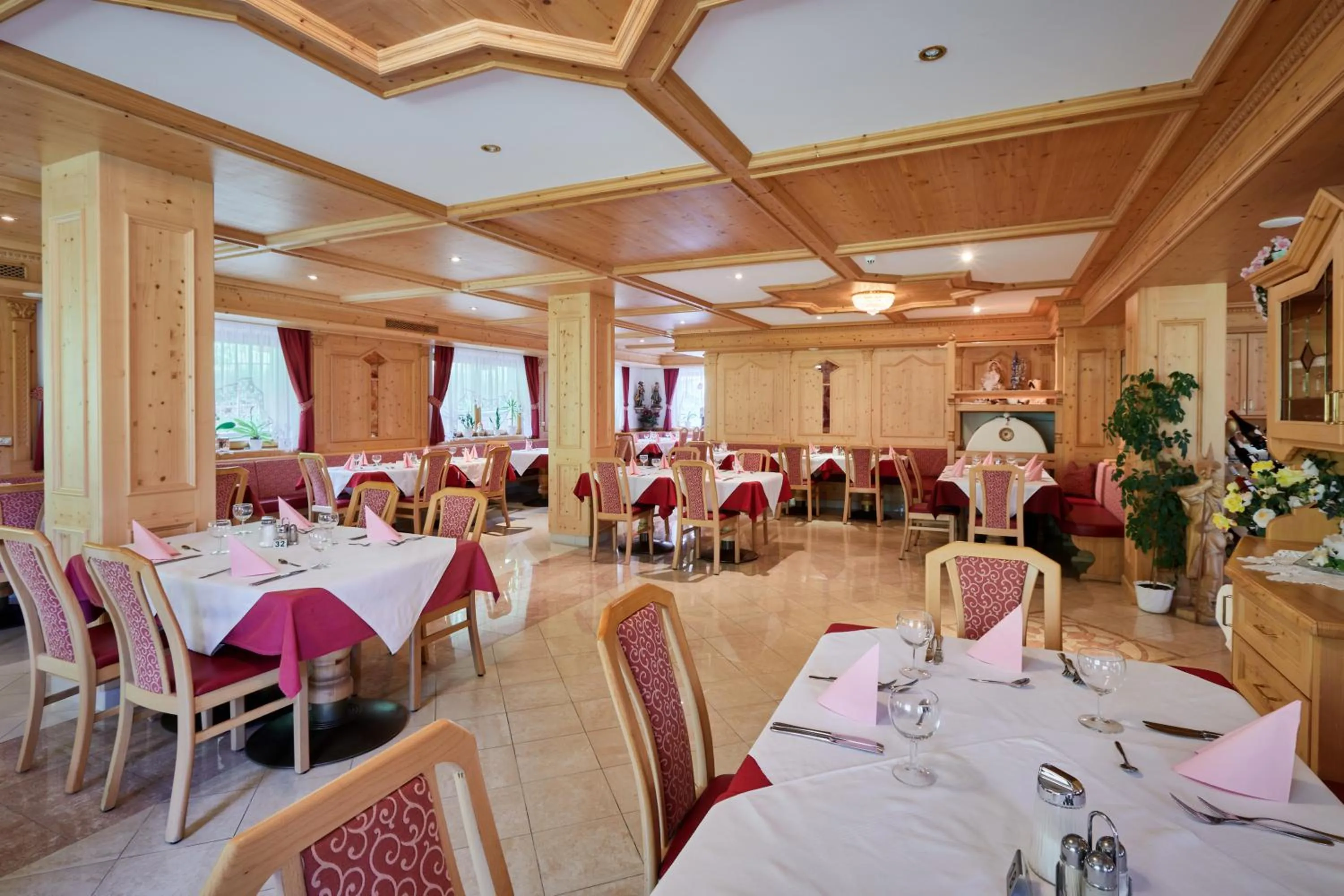 Restaurant/places to eat in Alpenhotel Schönwald Superior