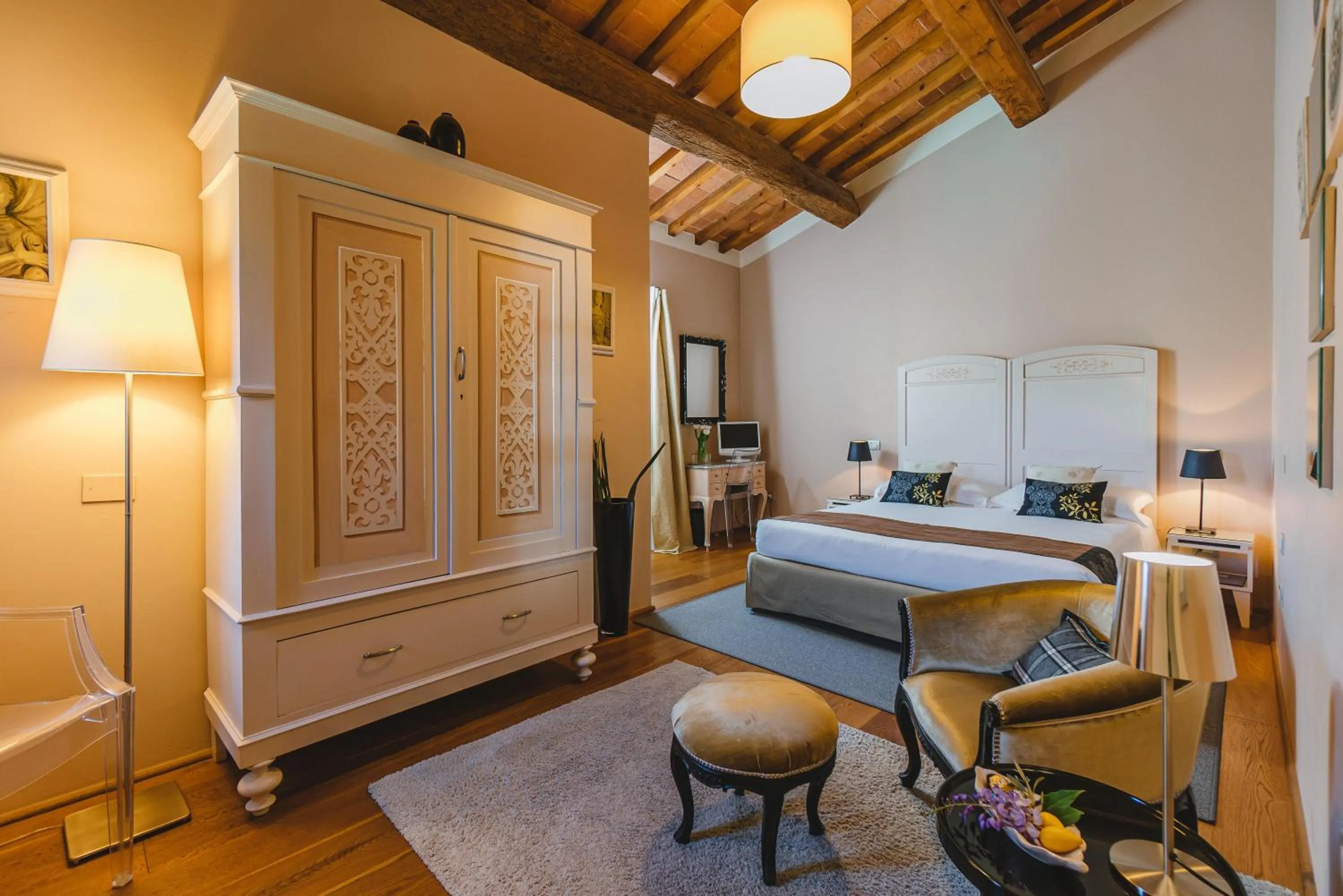 Bed in Duchess Boutique de Charme