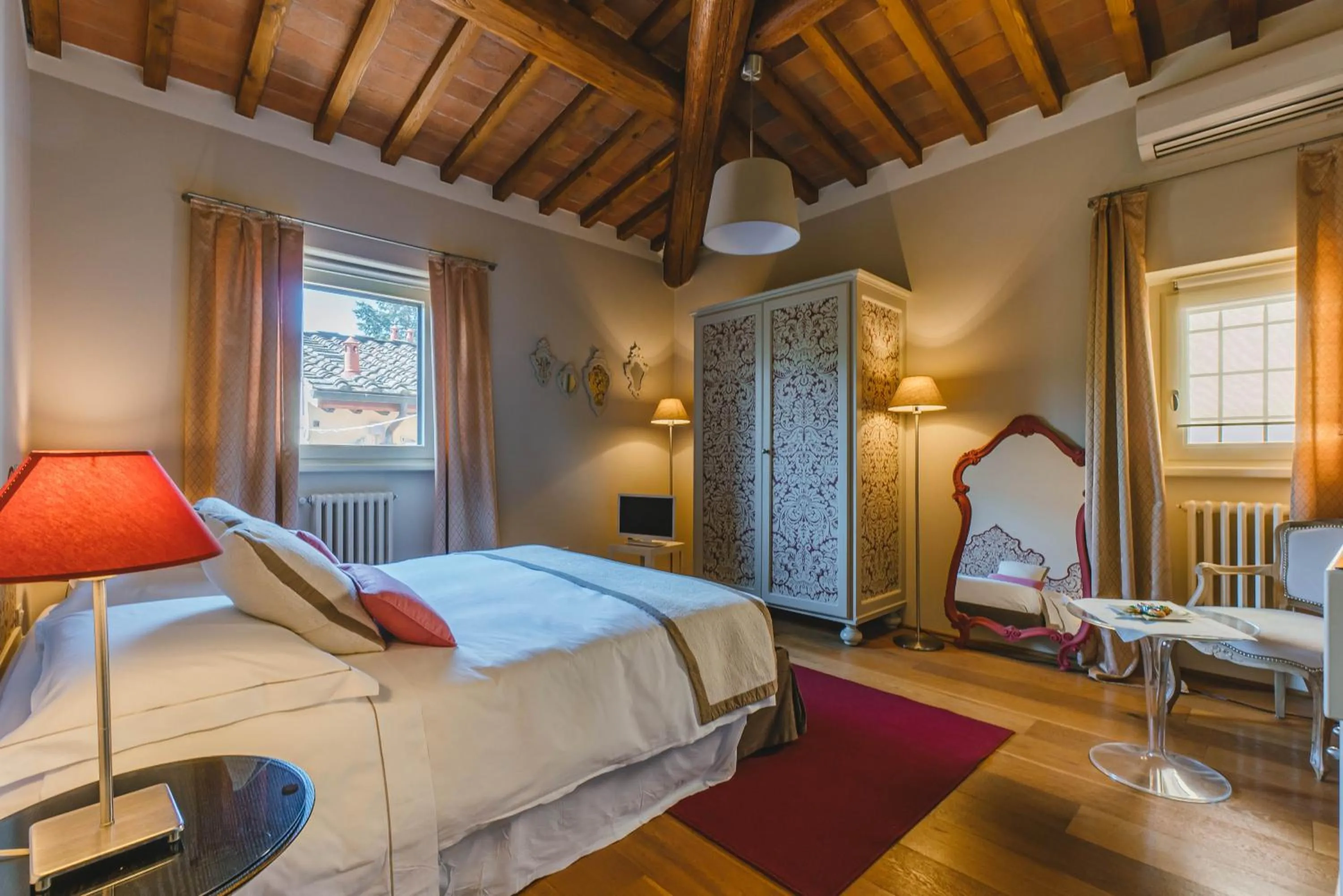 Bed in Duchess Boutique de Charme