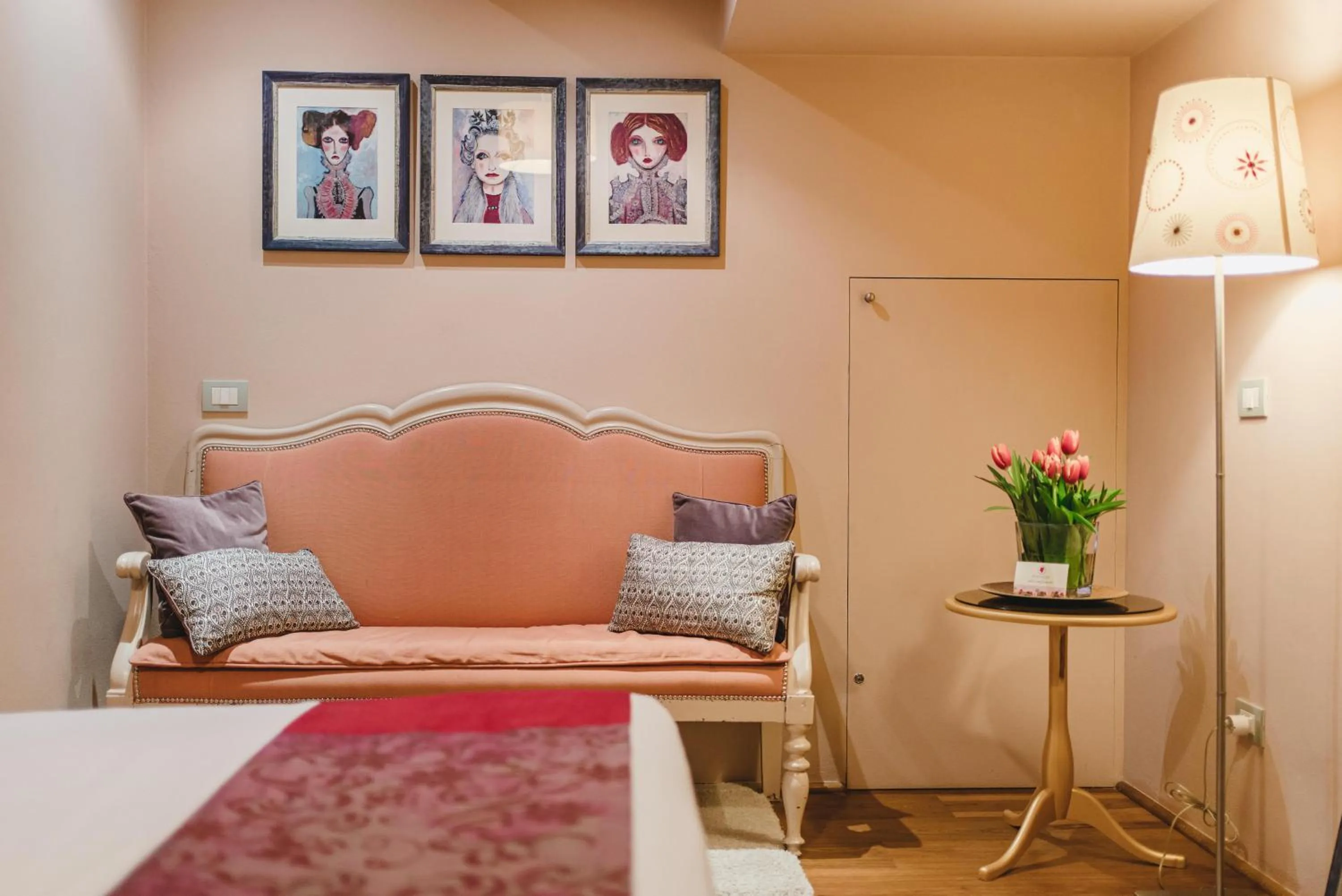 Bed in Duchess Boutique de Charme