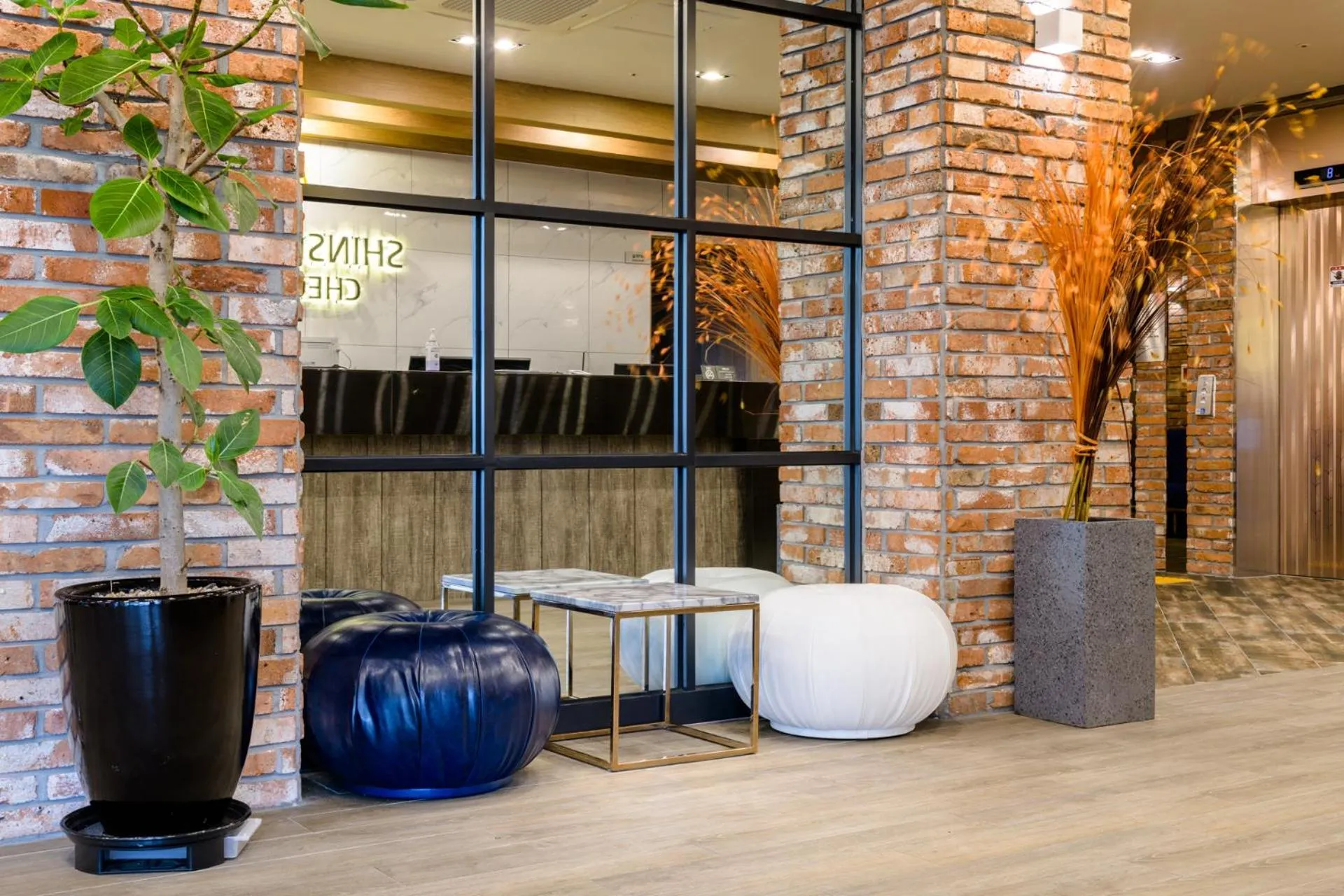 Lobby or reception in Shin Shin Hotel Cheonjiyeon