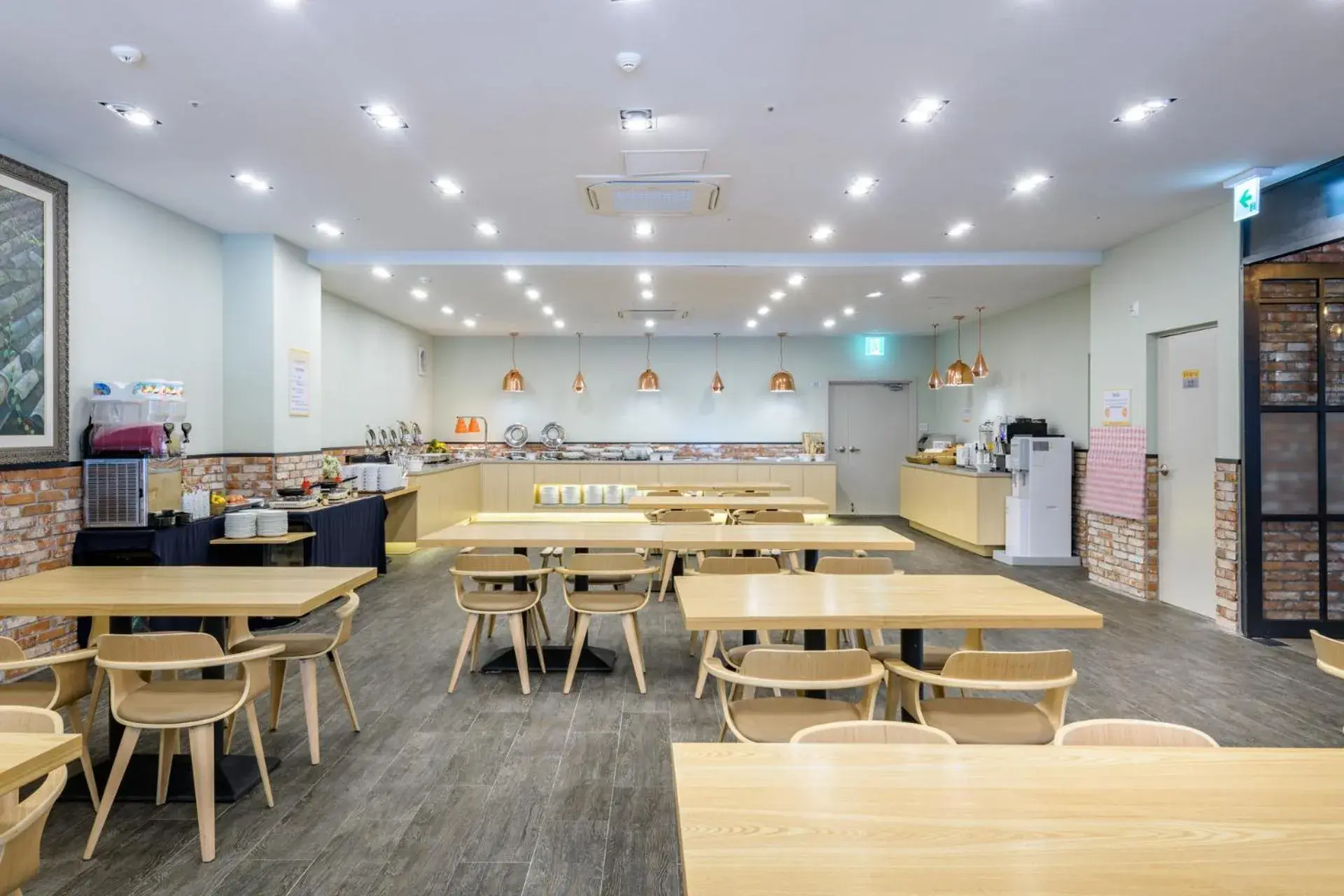 Restaurant/places to eat in Shin Shin Hotel Cheonjiyeon Restaurant/places to eat in Shin Shin Hotel Cheonjiyeon