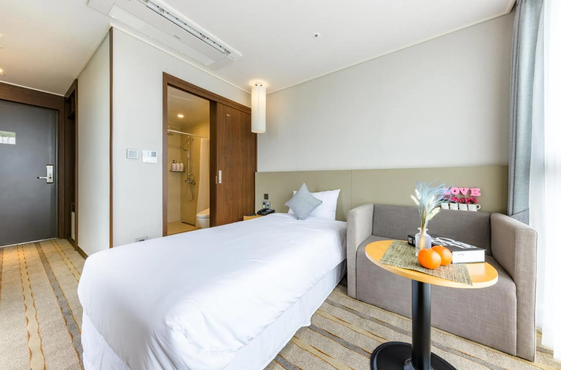 Bed in Shin Shin Hotel Cheonjiyeon