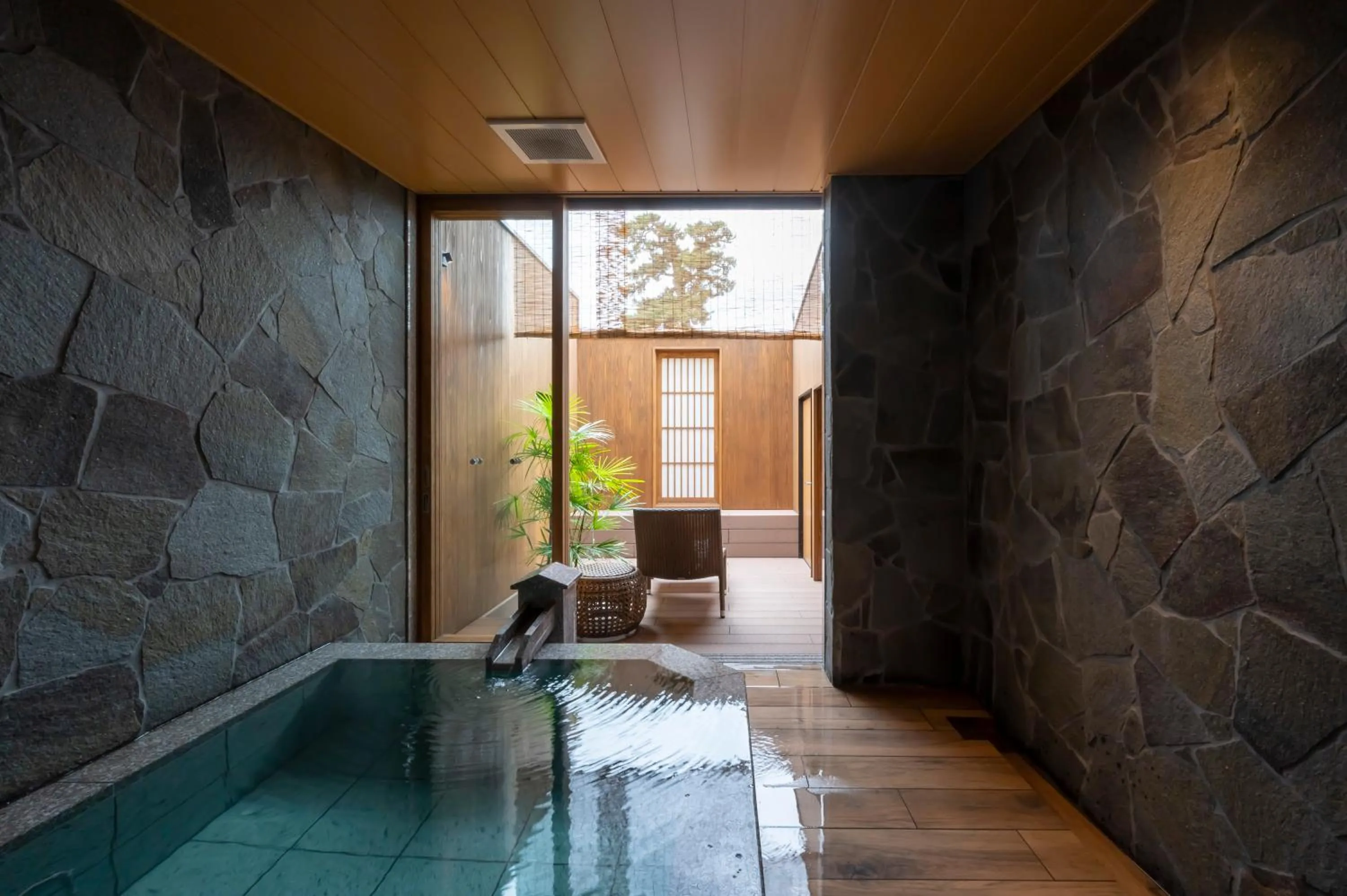 Hot Spring Bath in Kaike Tsuruya