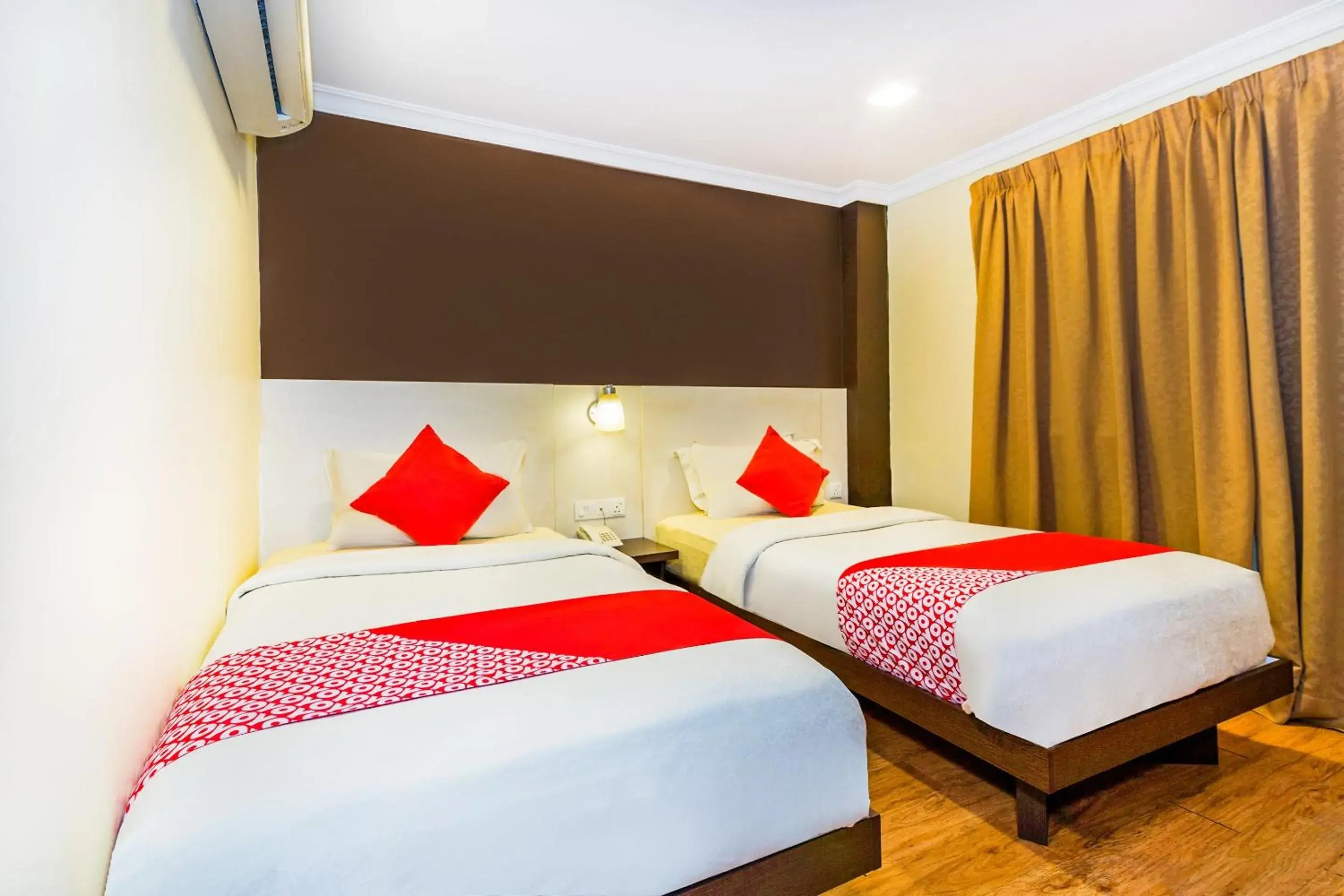 Bedroom, Bed in OYO 431 Hotel De Grand Orchard