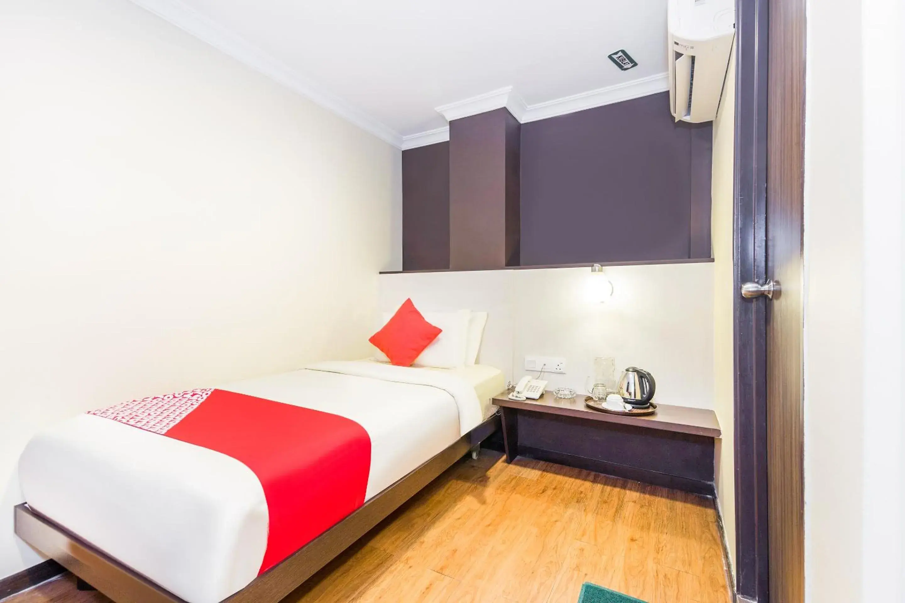 Bedroom, Bed in OYO 431 Hotel De Grand Orchard