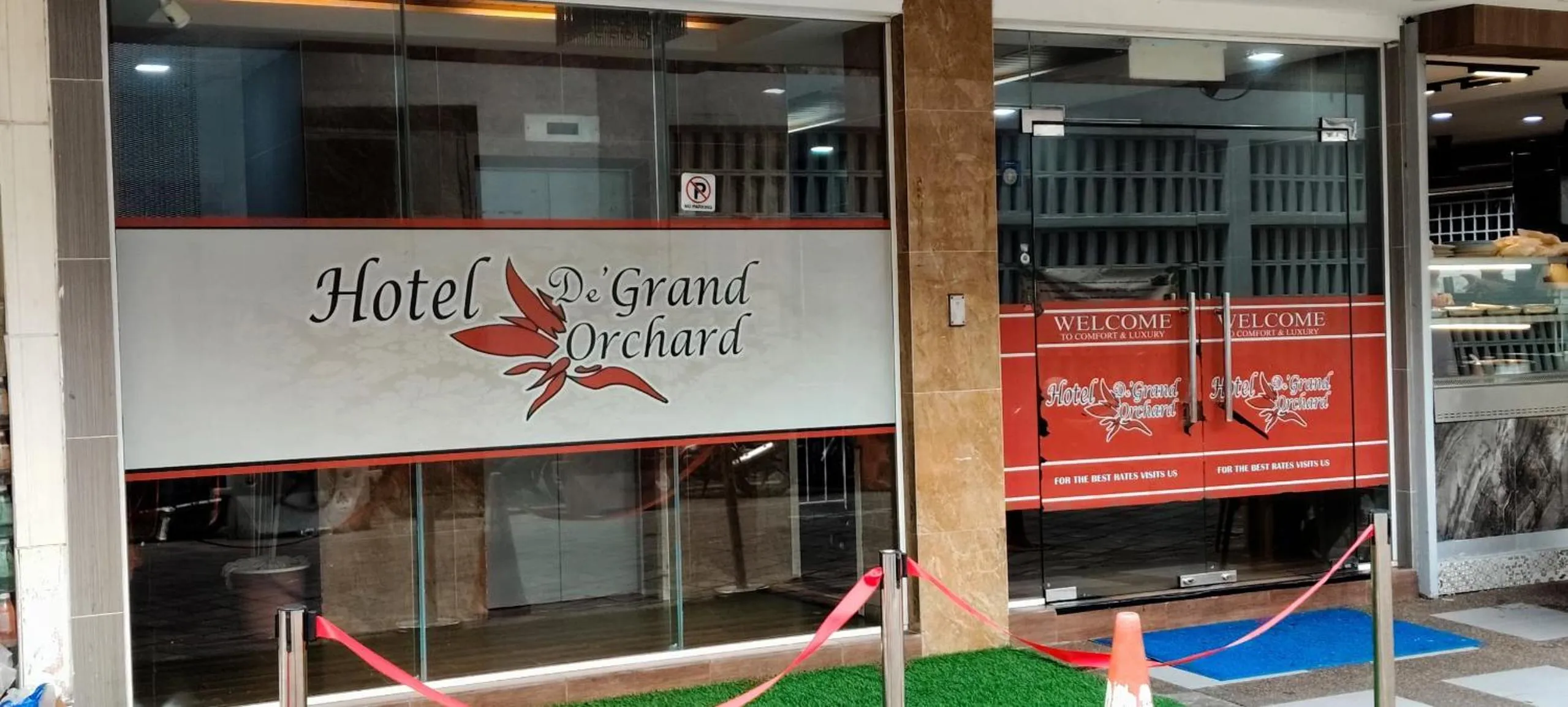 Facade/entrance in Hotel De Grand Orchard