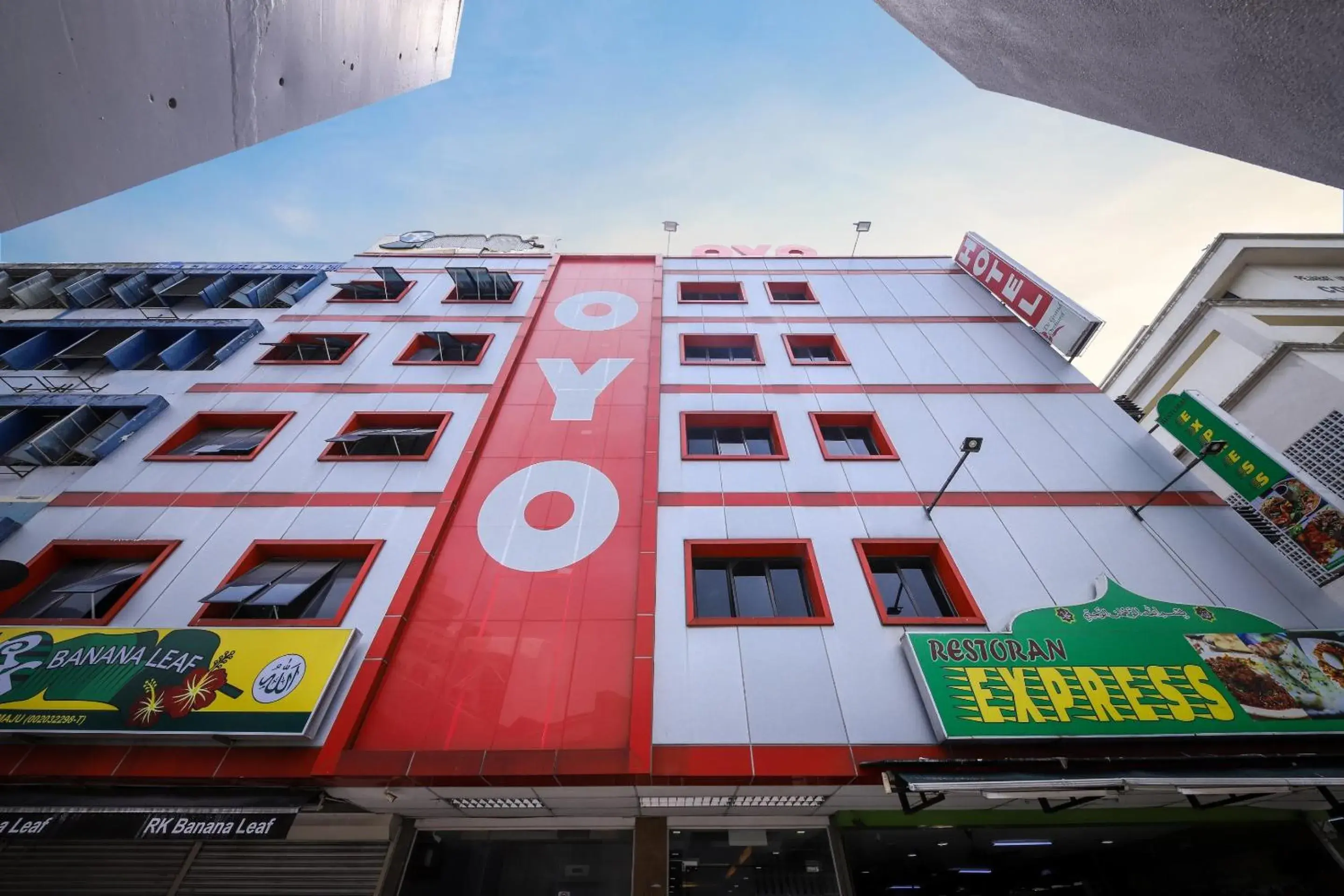 Facade/entrance, Property Building in OYO 431 Hotel De Grand Orchard