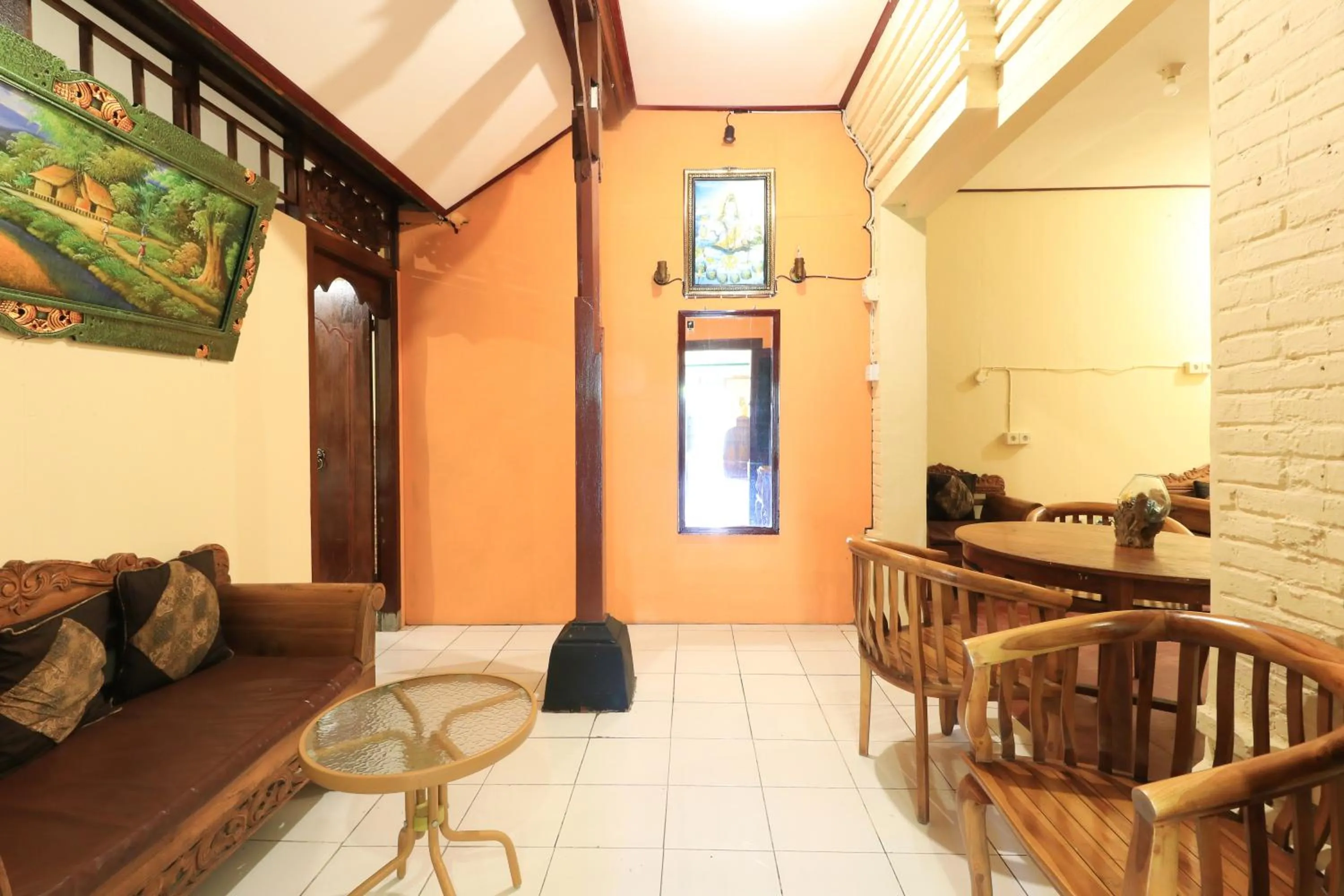 Living room, Seating Area in Downtown Monkey Forest Hostel