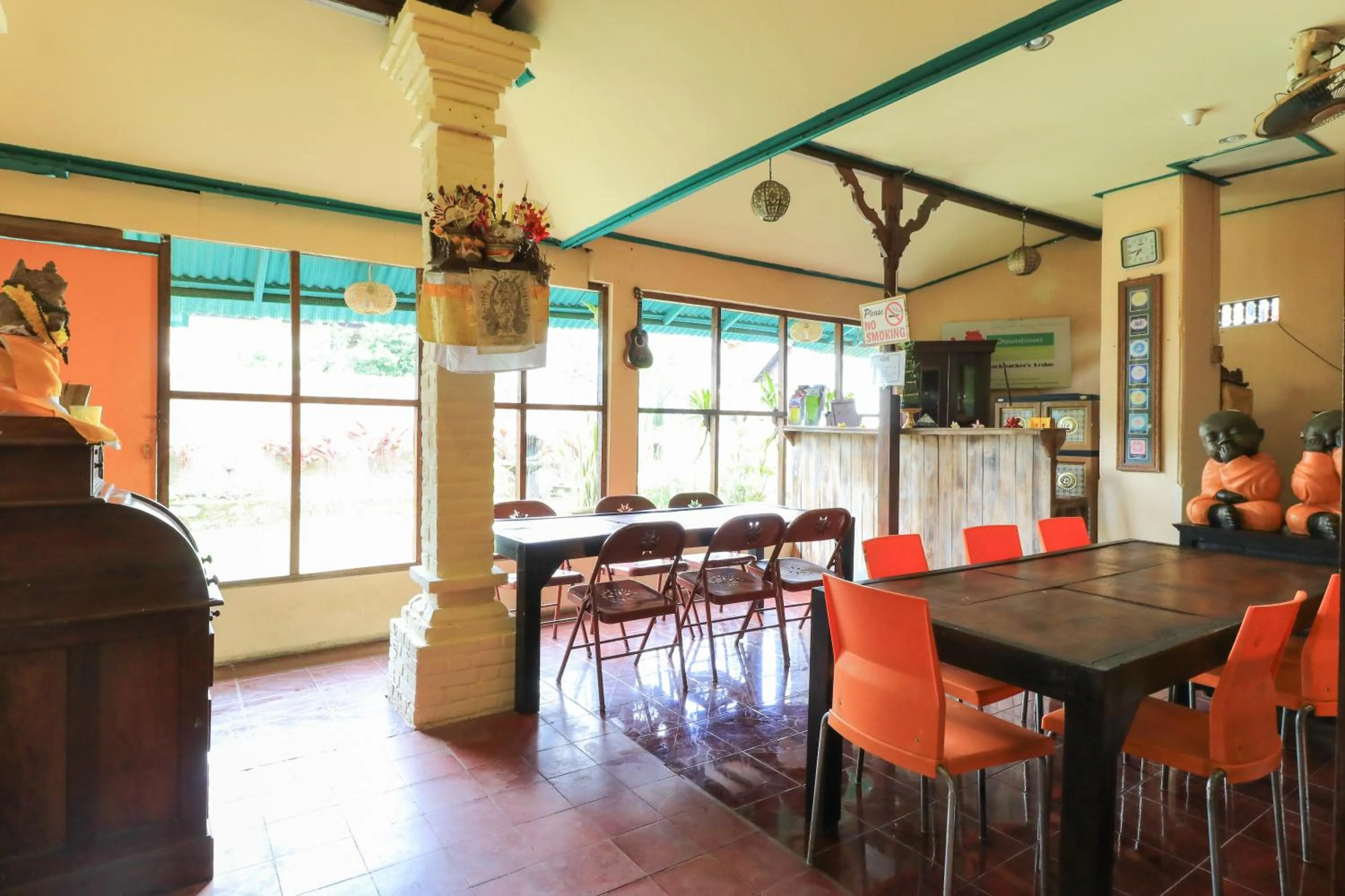 Restaurant/places to eat in Downtown Monkey Forest Hostel