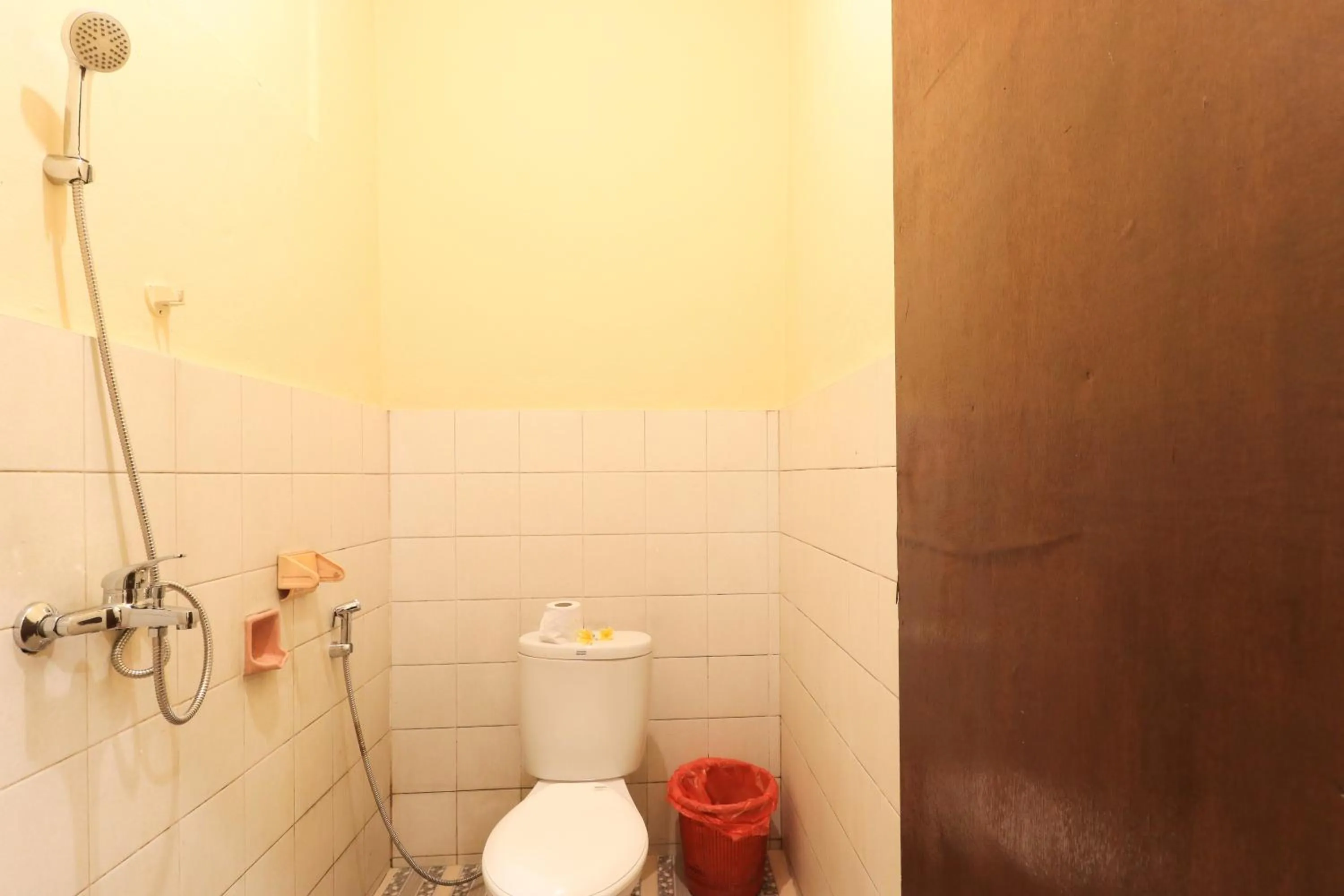 Shower, Bathroom in Downtown Monkey Forest Hostel