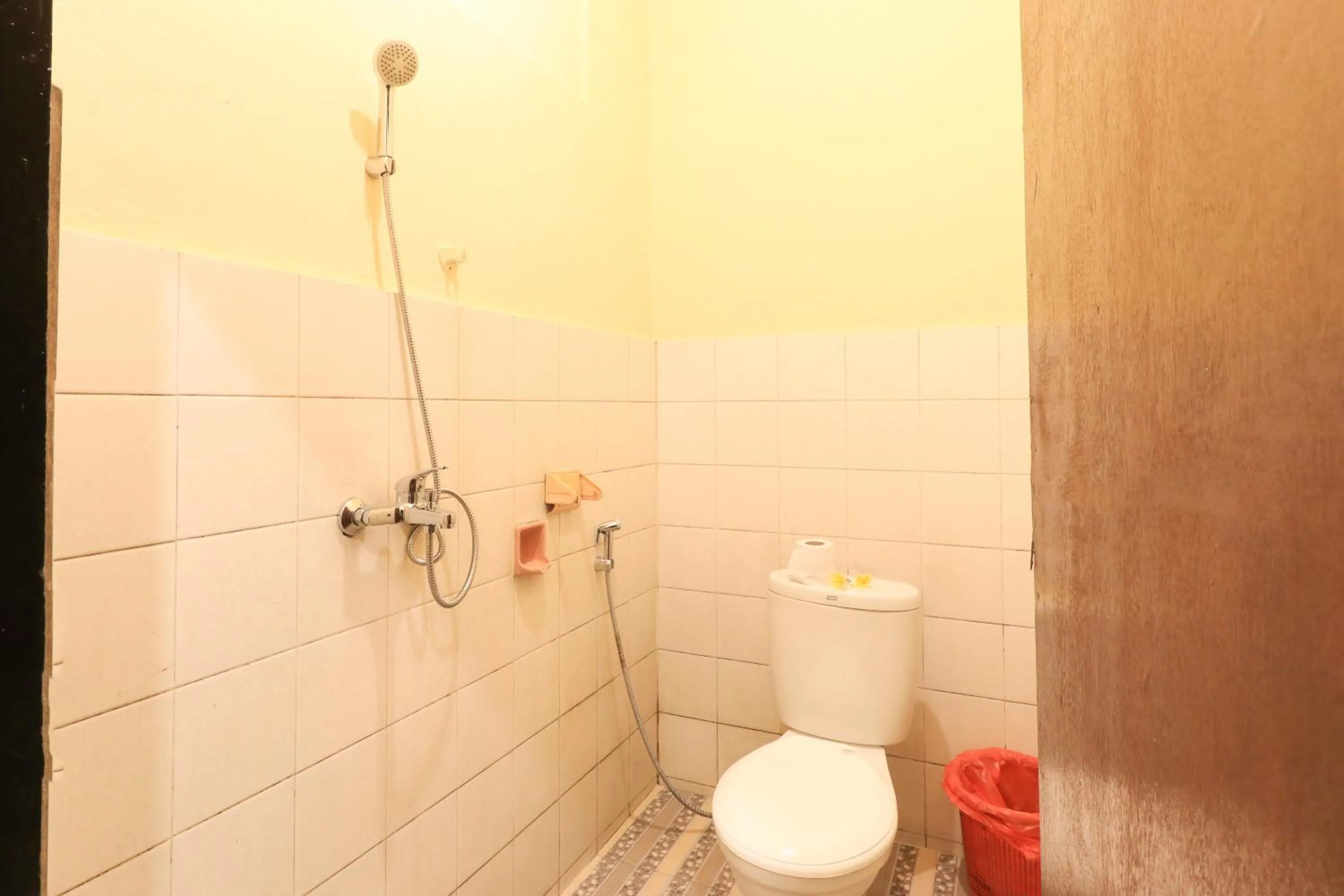 Shower, Bathroom in Downtown Monkey Forest Hostel