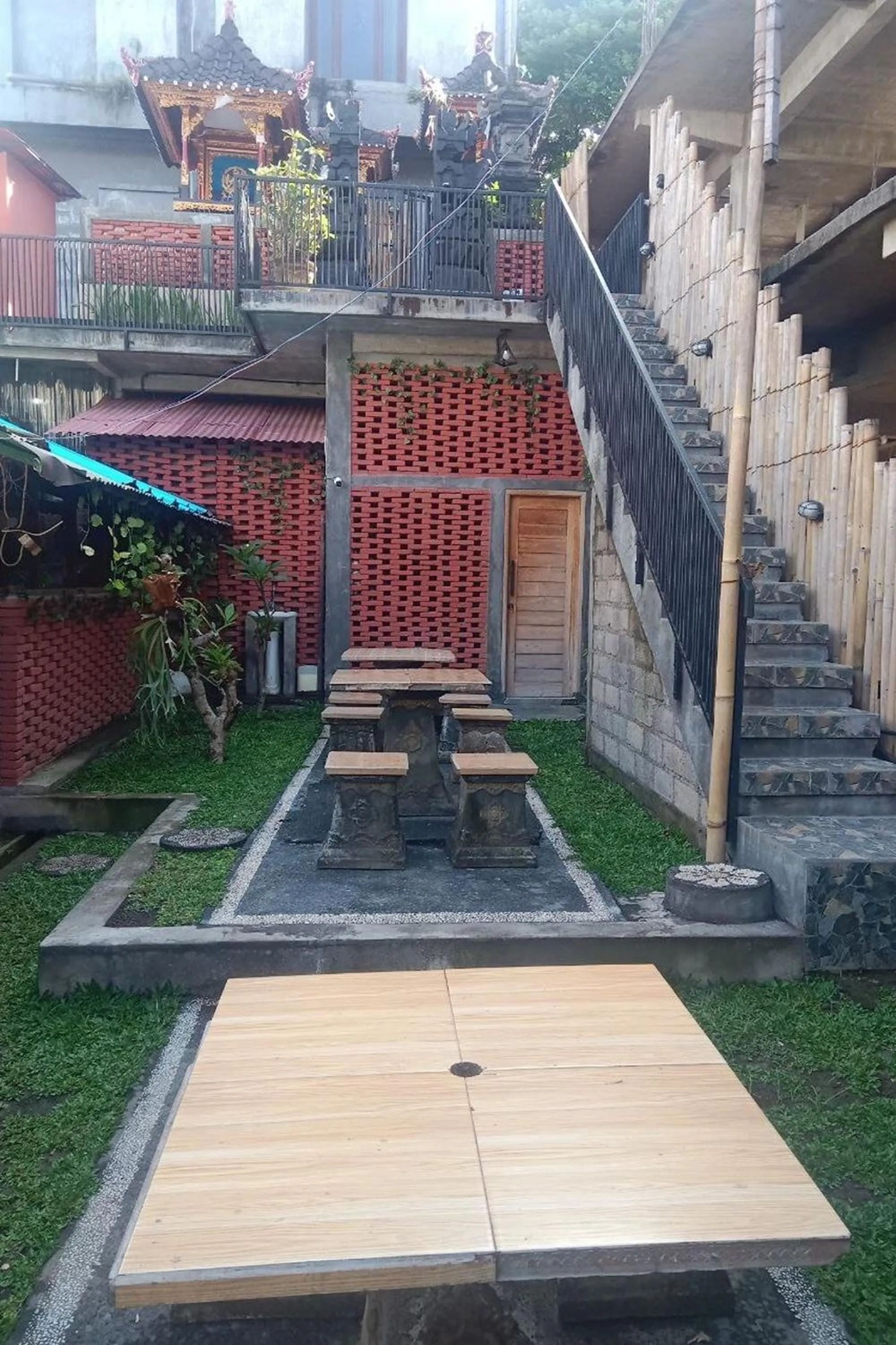 Area and facilities in Downtown Monkey Forest Hostel