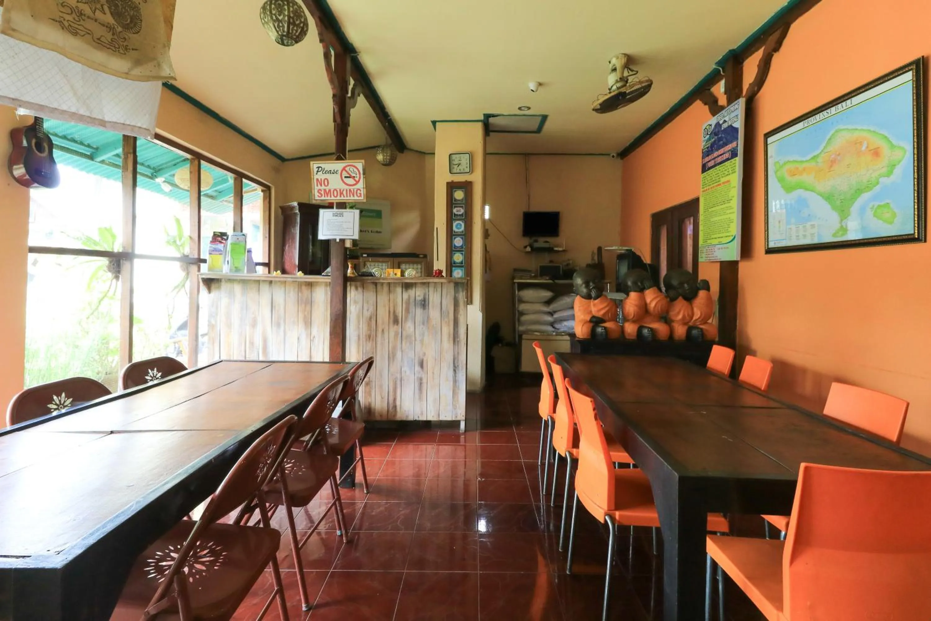 Restaurant/Places to Eat in Downtown Monkey Forest Hostel