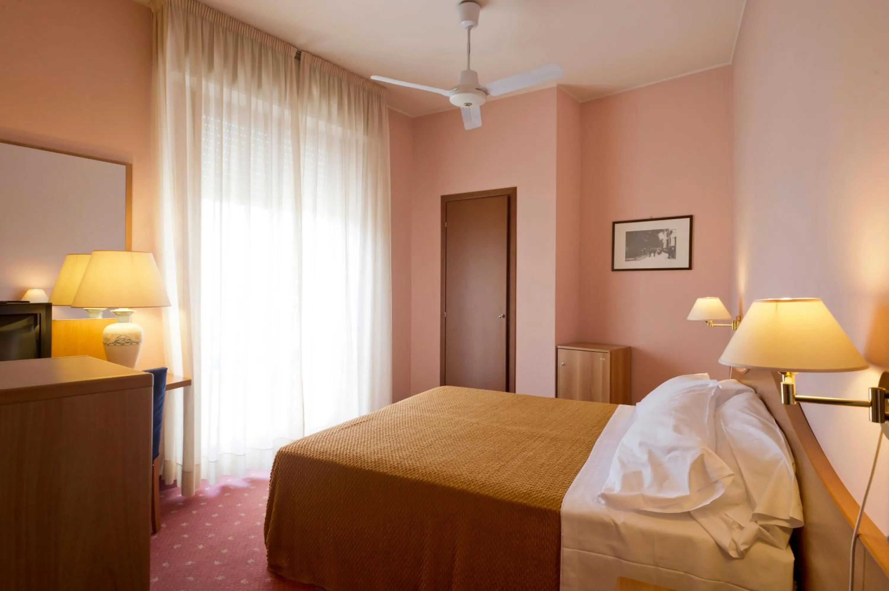 Photo of the whole room in Hotel Gloria