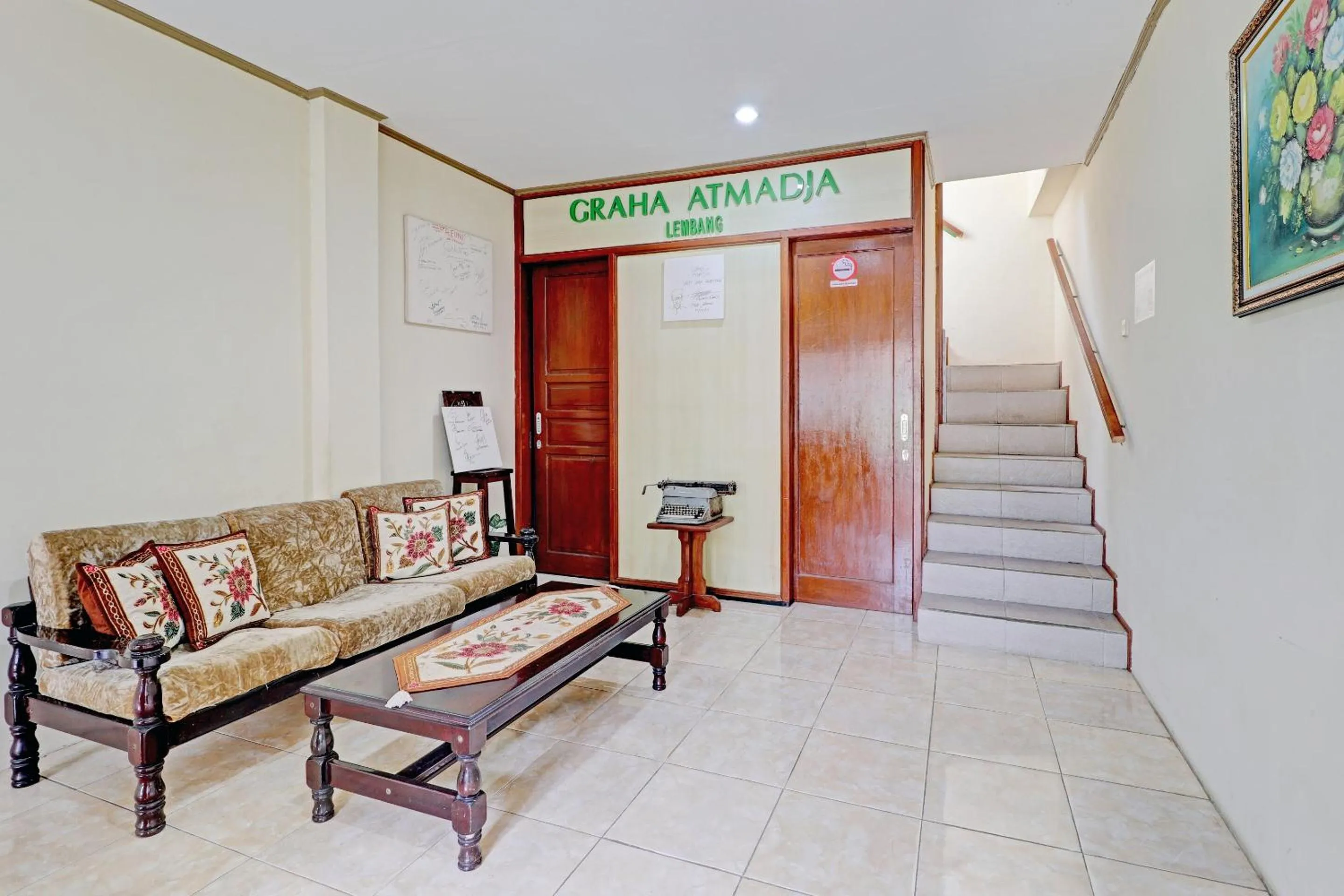 Lobby or reception in Collection O 90461 Graha Atmadja Syariah Guest House