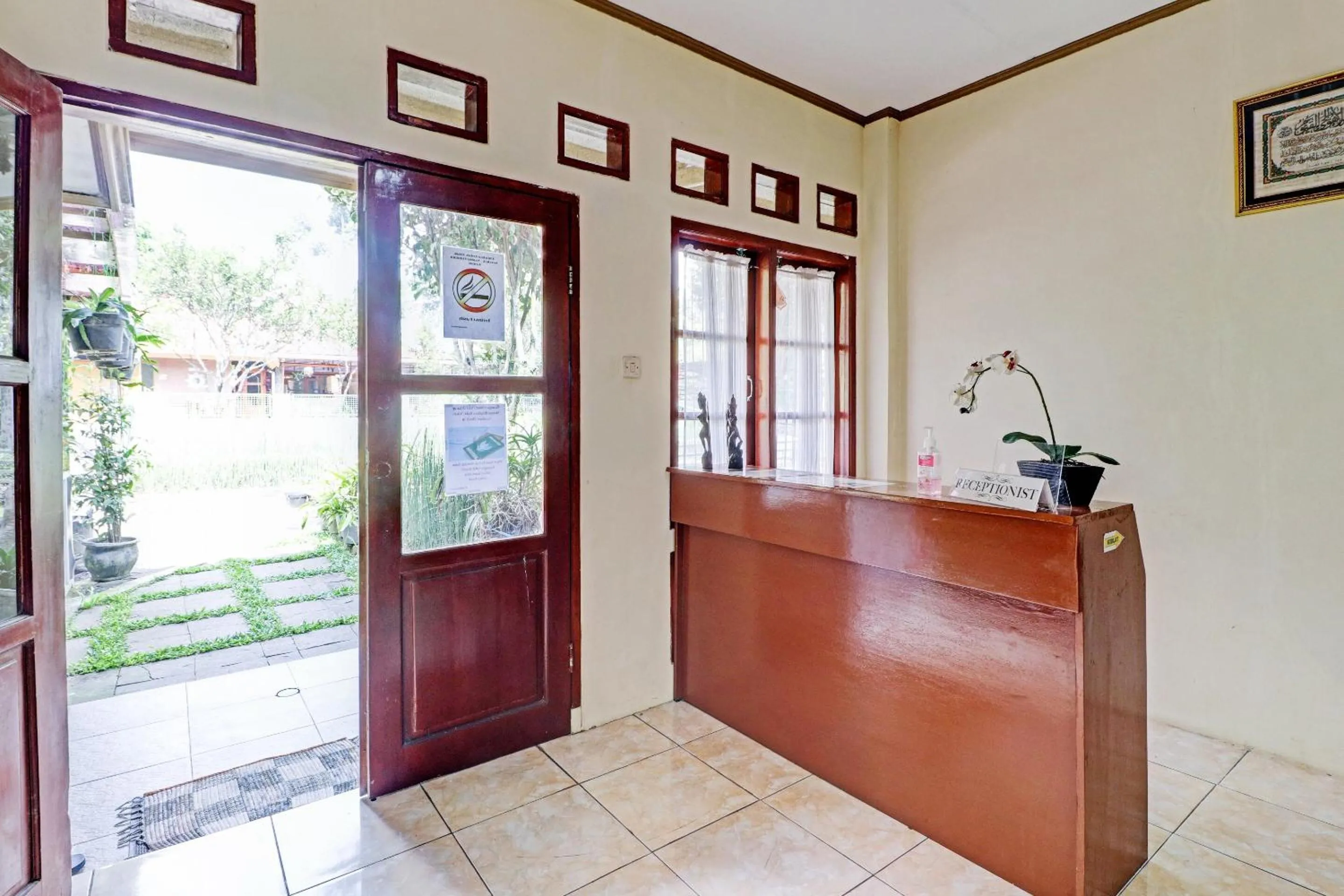 Lobby or reception in Collection O 90461 Graha Atmadja Syariah Guest House