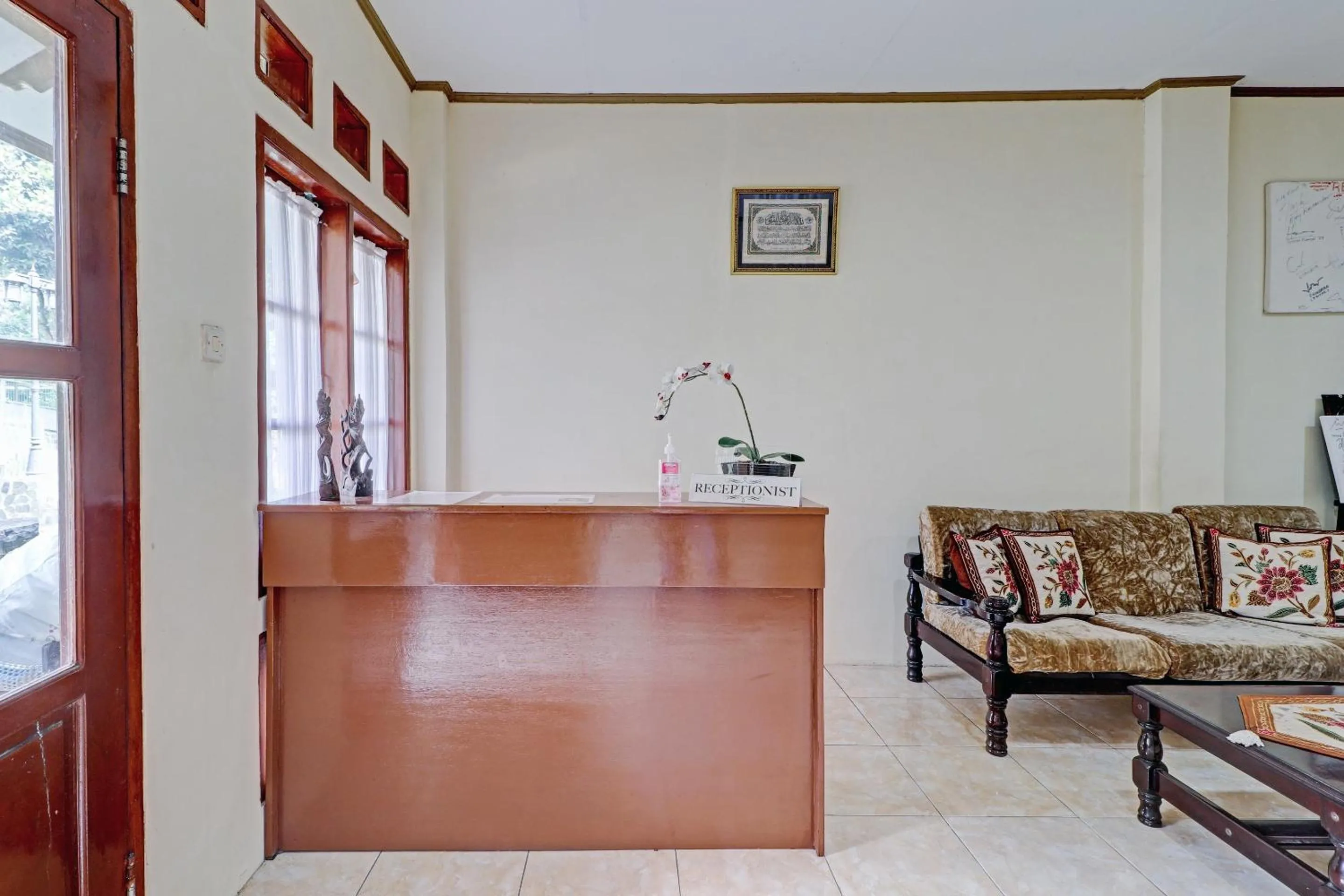 Lobby or reception in Collection O 90461 Graha Atmadja Syariah Guest House