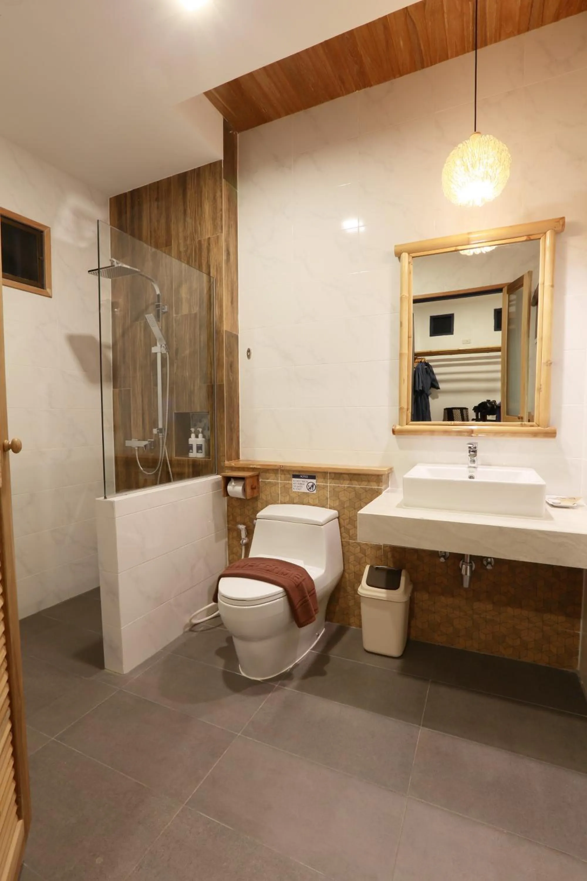 Toilet in Lanta Casa Blanca