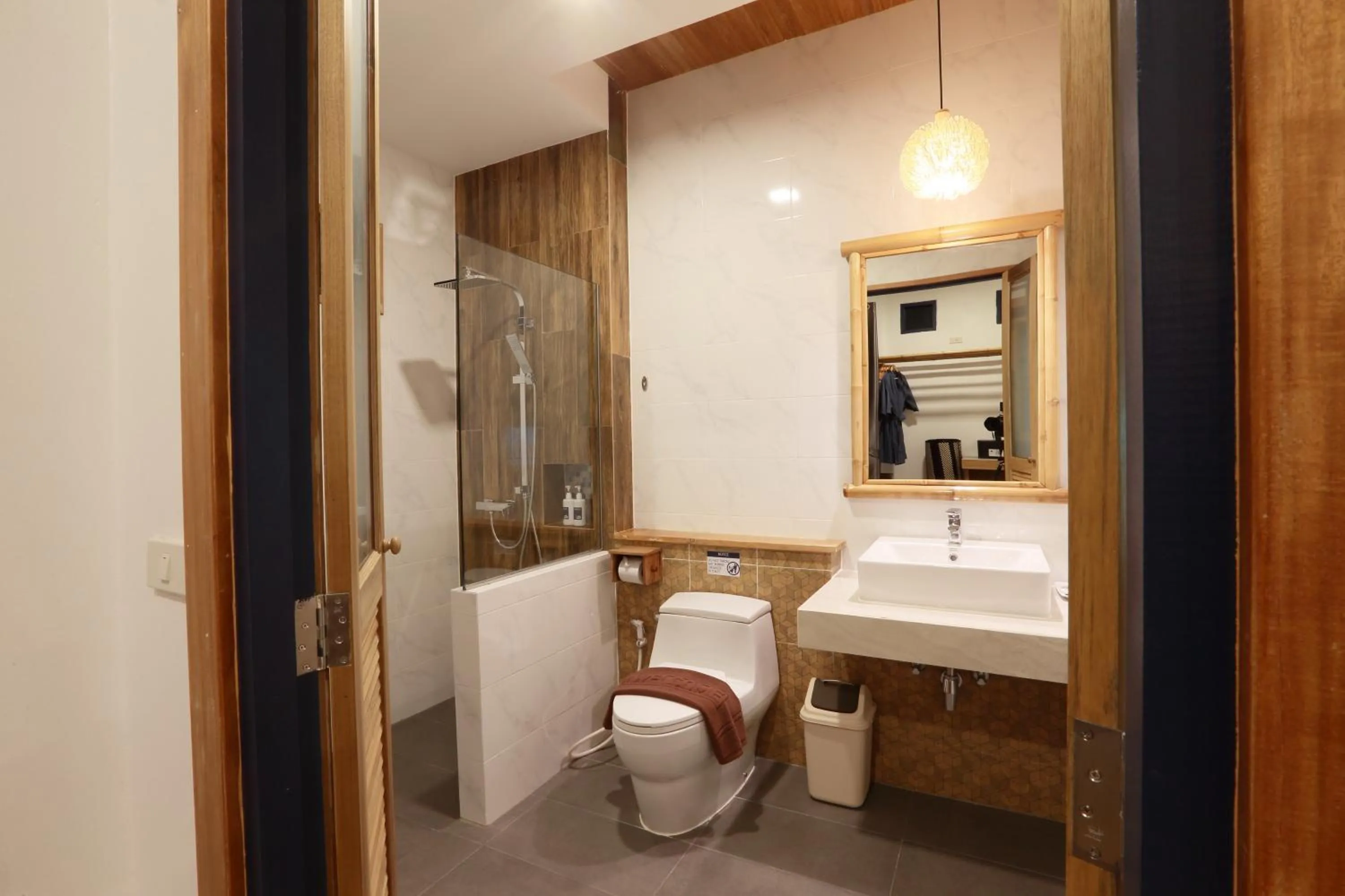 Toilet in Lanta Casa Blanca