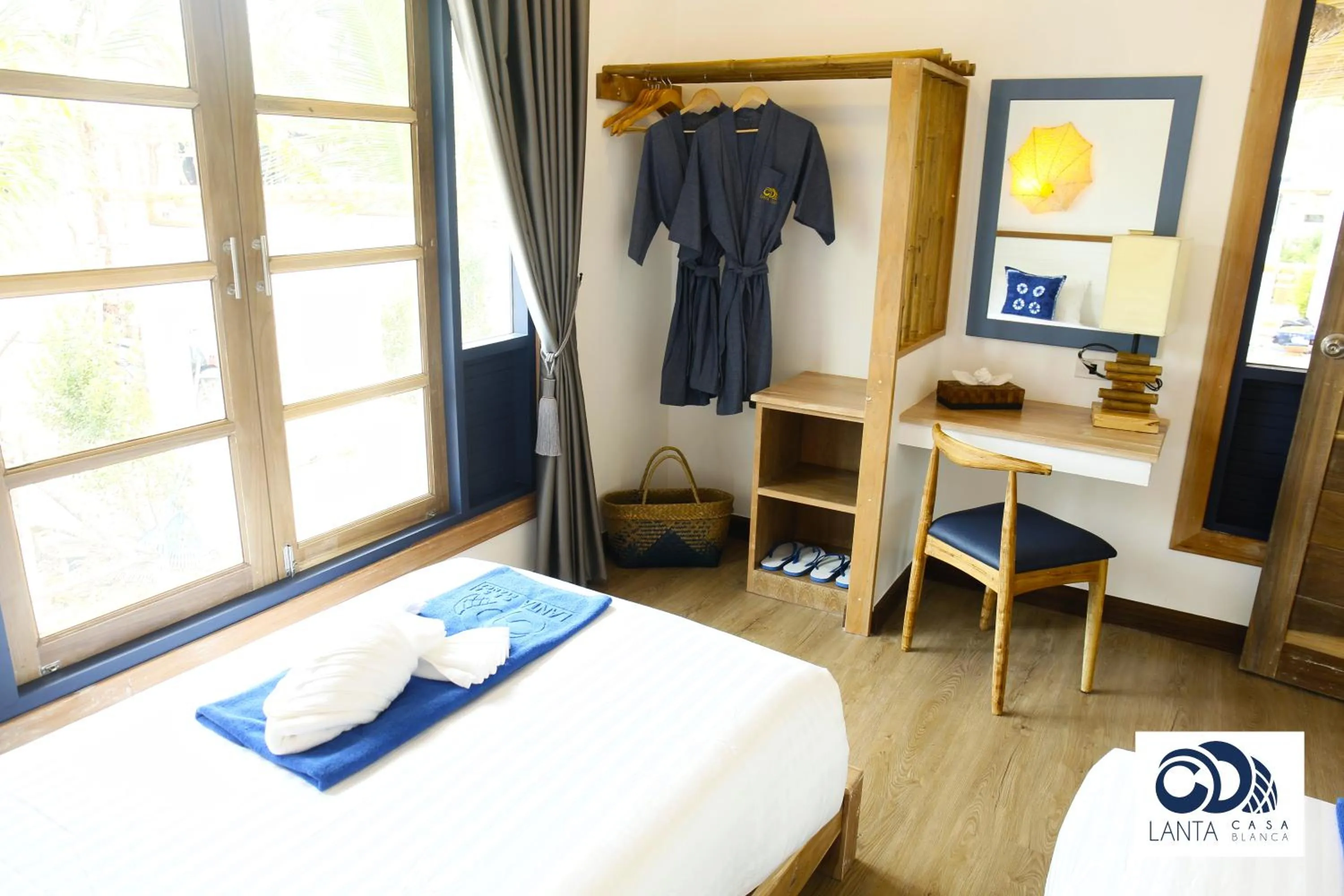 Photo of the whole room, Bed in Lanta Casa Blanca