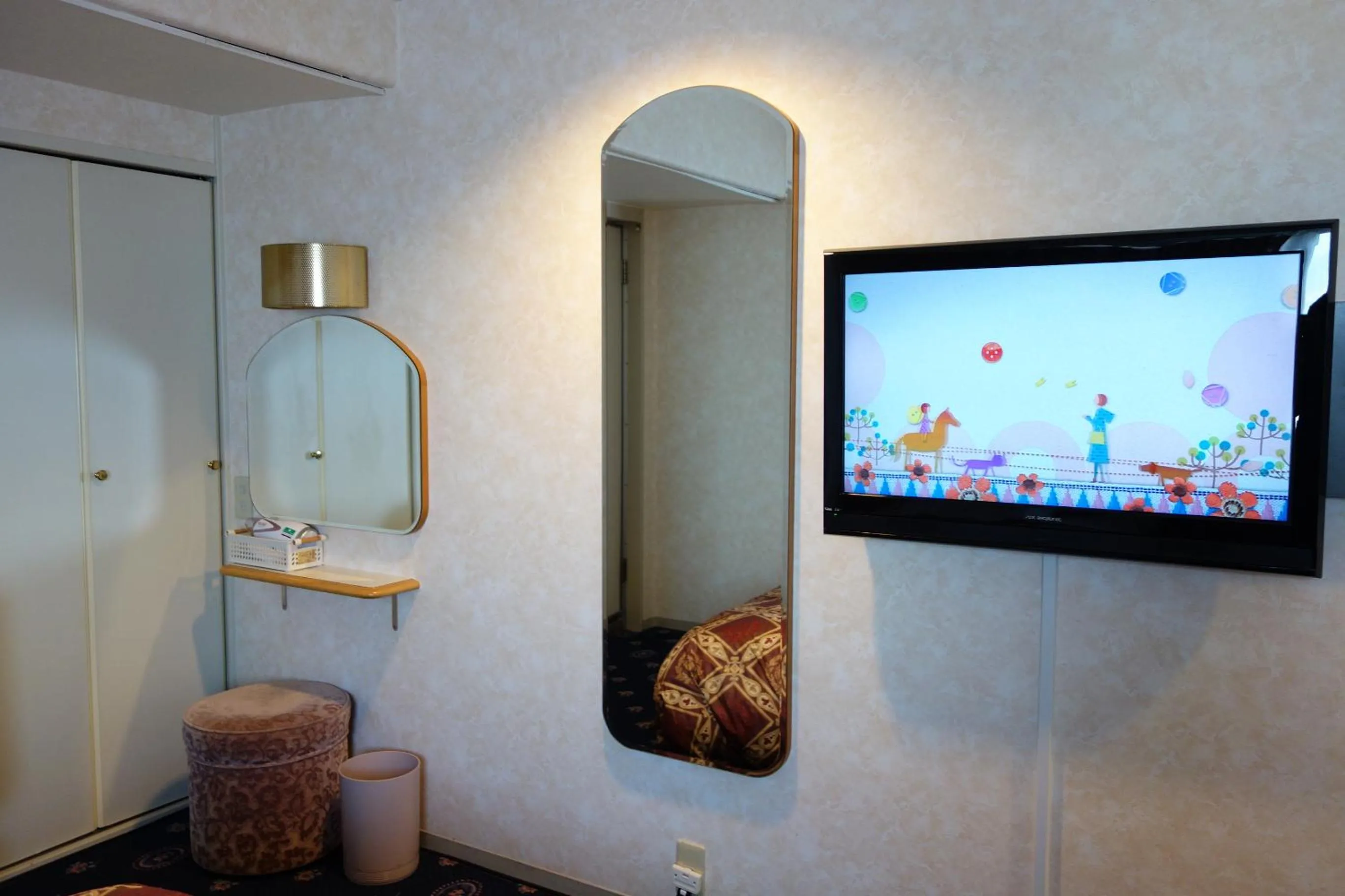TV and multimedia in Hotel New Green Tsubame Sanjo