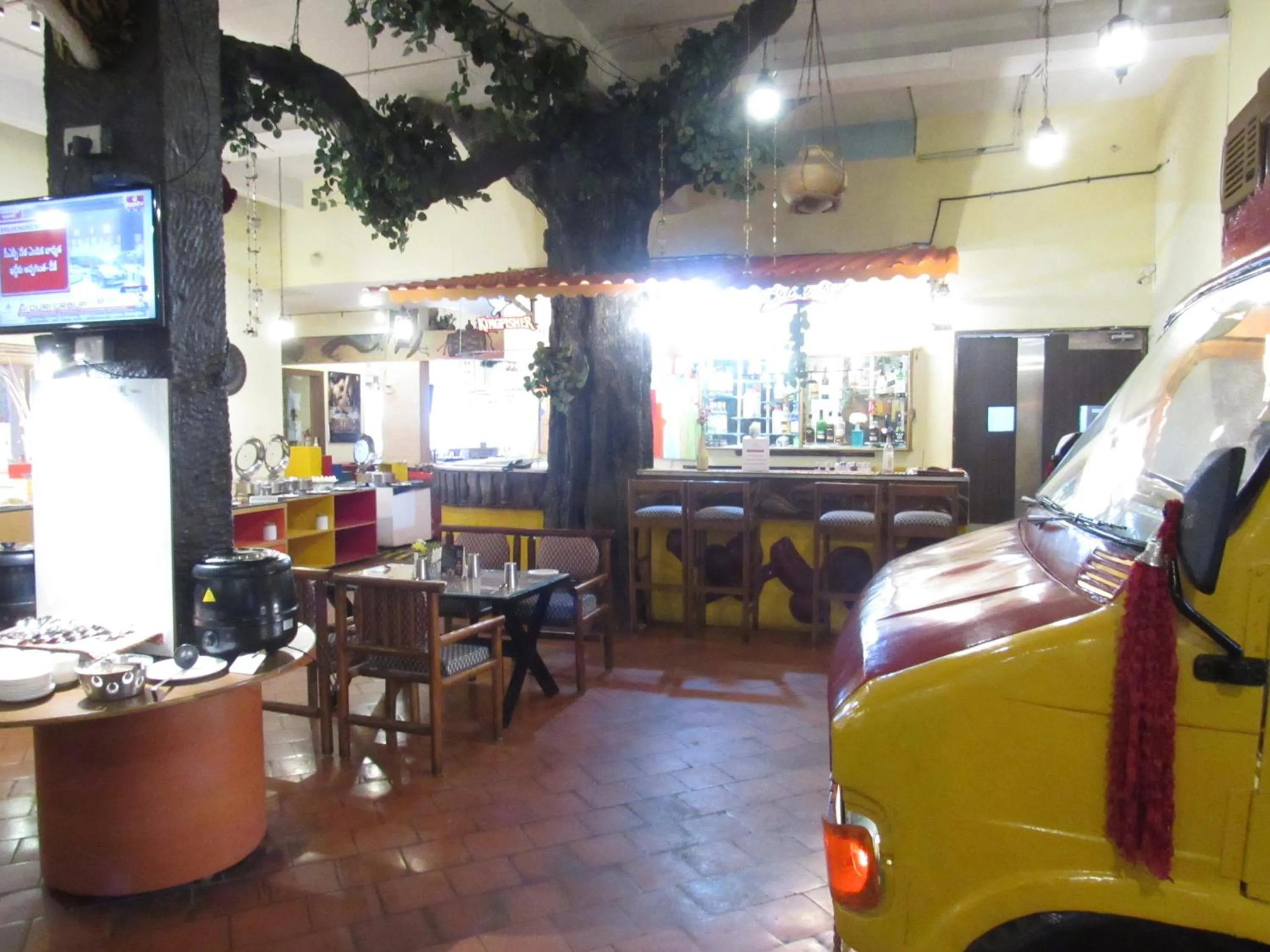 Restaurant/places to eat in Ramanashree California Resort