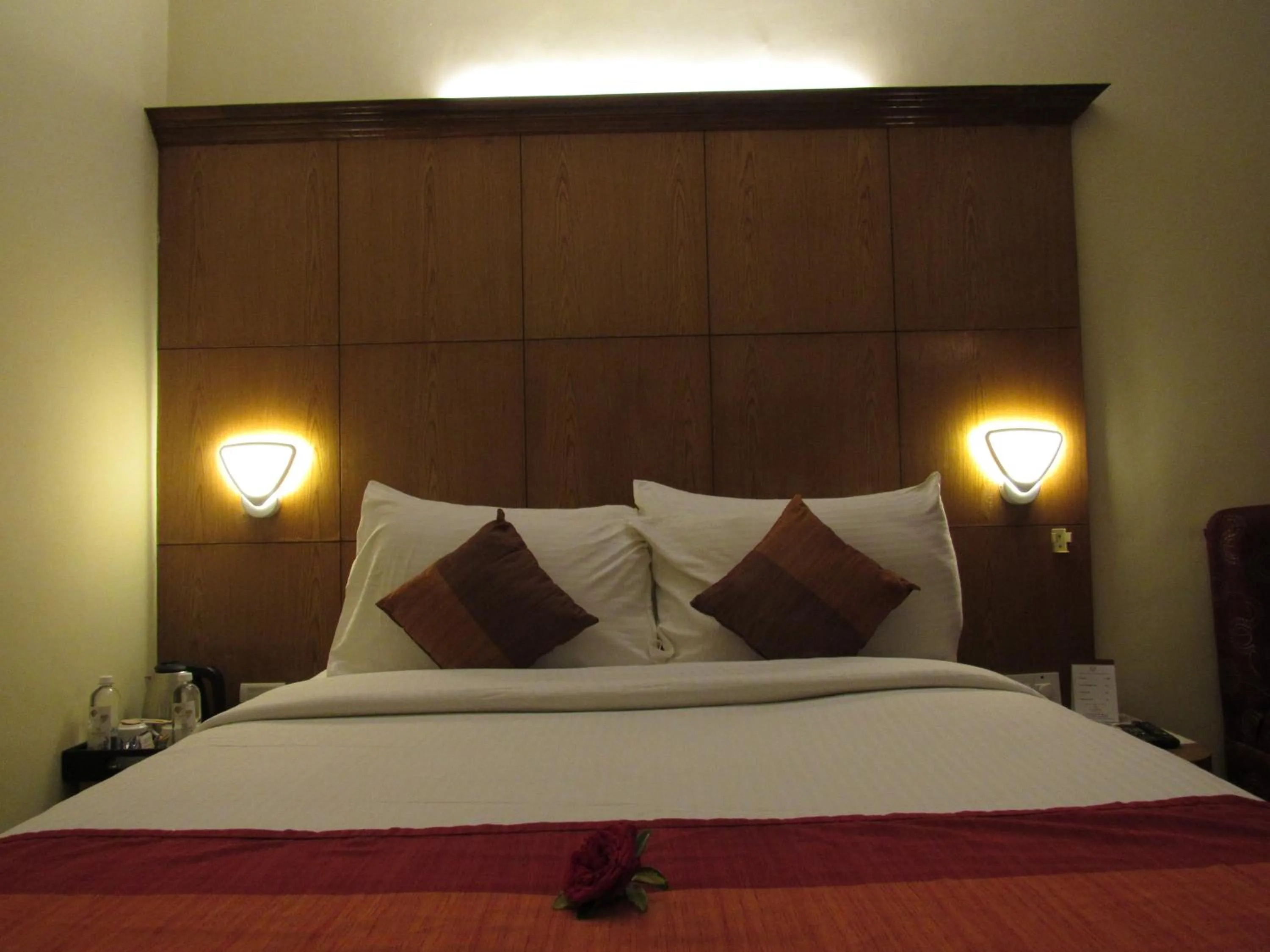 Bed in Ramanashree California Resort