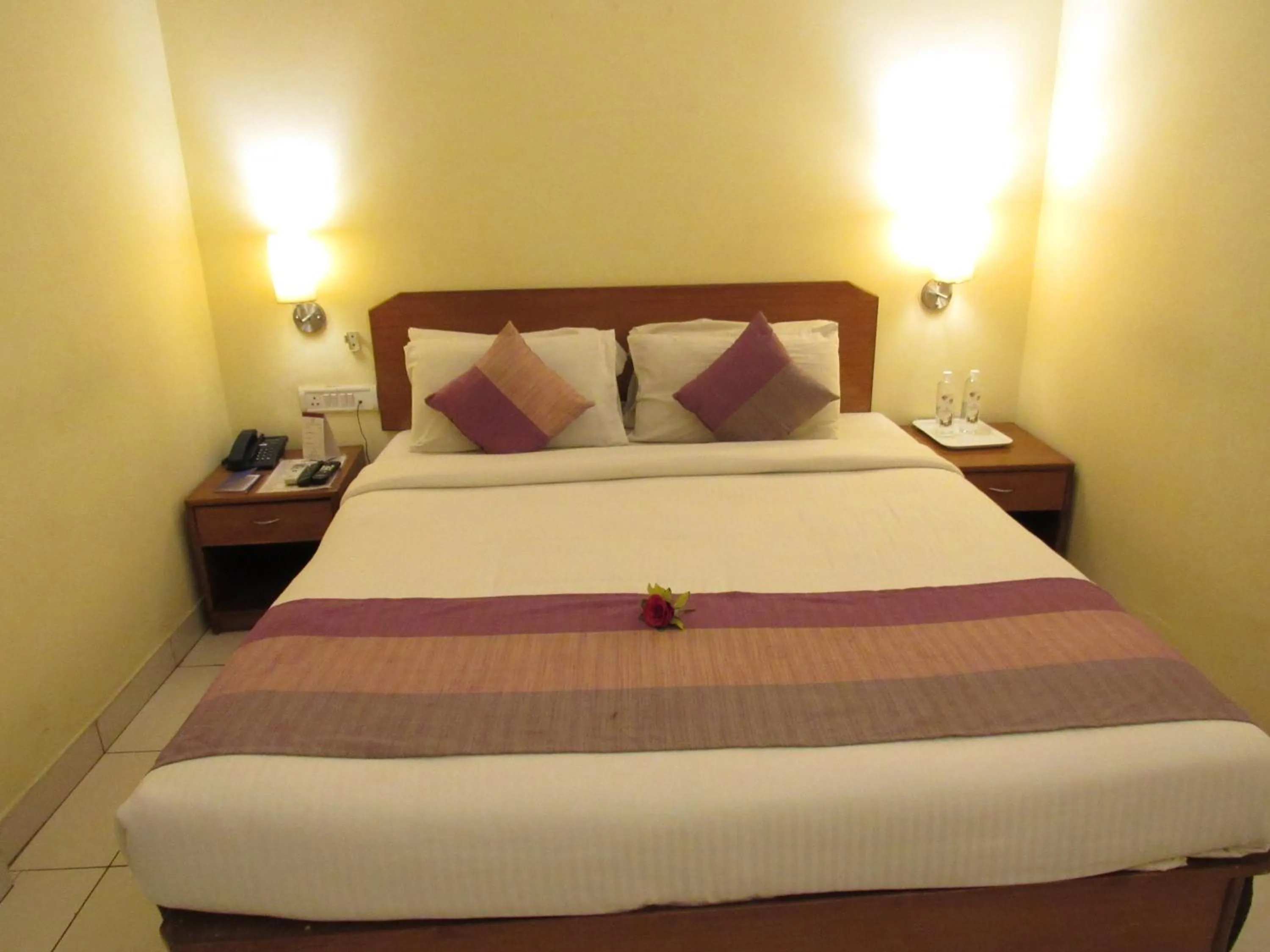 Bed in Ramanashree California Resort